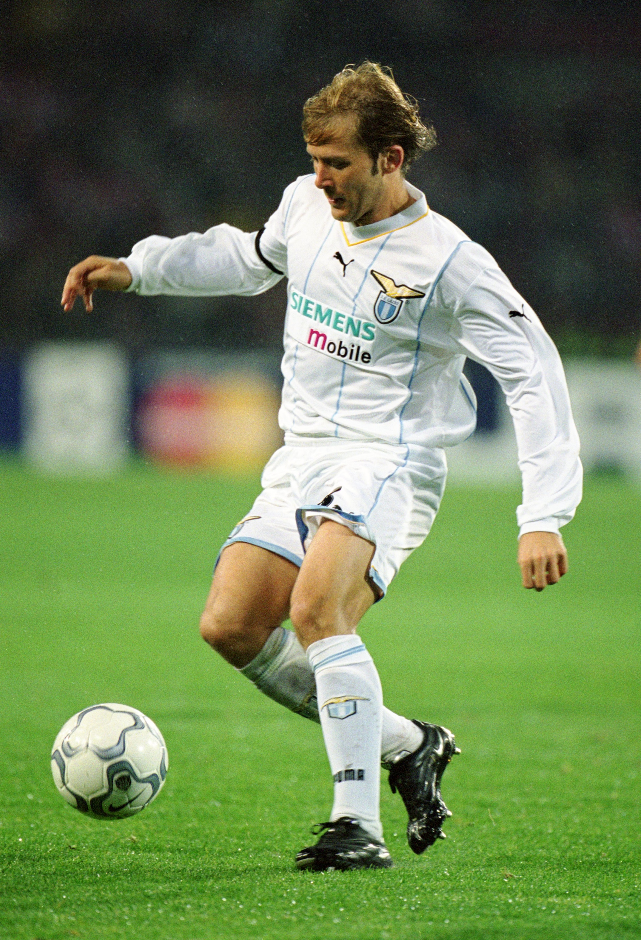 26 Sep 2001: Gaizka Mendieta of Lazio dribbles the ball during the UEFA Champions League Group D match between PSV Eindhoven and Lazio played at the Phillips Stadion in Eindhoven, Holland. \ Mandatory Credit: Mike Hewitt /Allsport 26 Sep 2001: Gaizka Mendieta of Lazio dribbles the ball during the UEFA Champions League Group D match between PSV Eindhoven and Lazio played at the Phillips Stadion in Eindhoven, Holland. \ Mandatory Credit: Mike Hewitt /Allsport