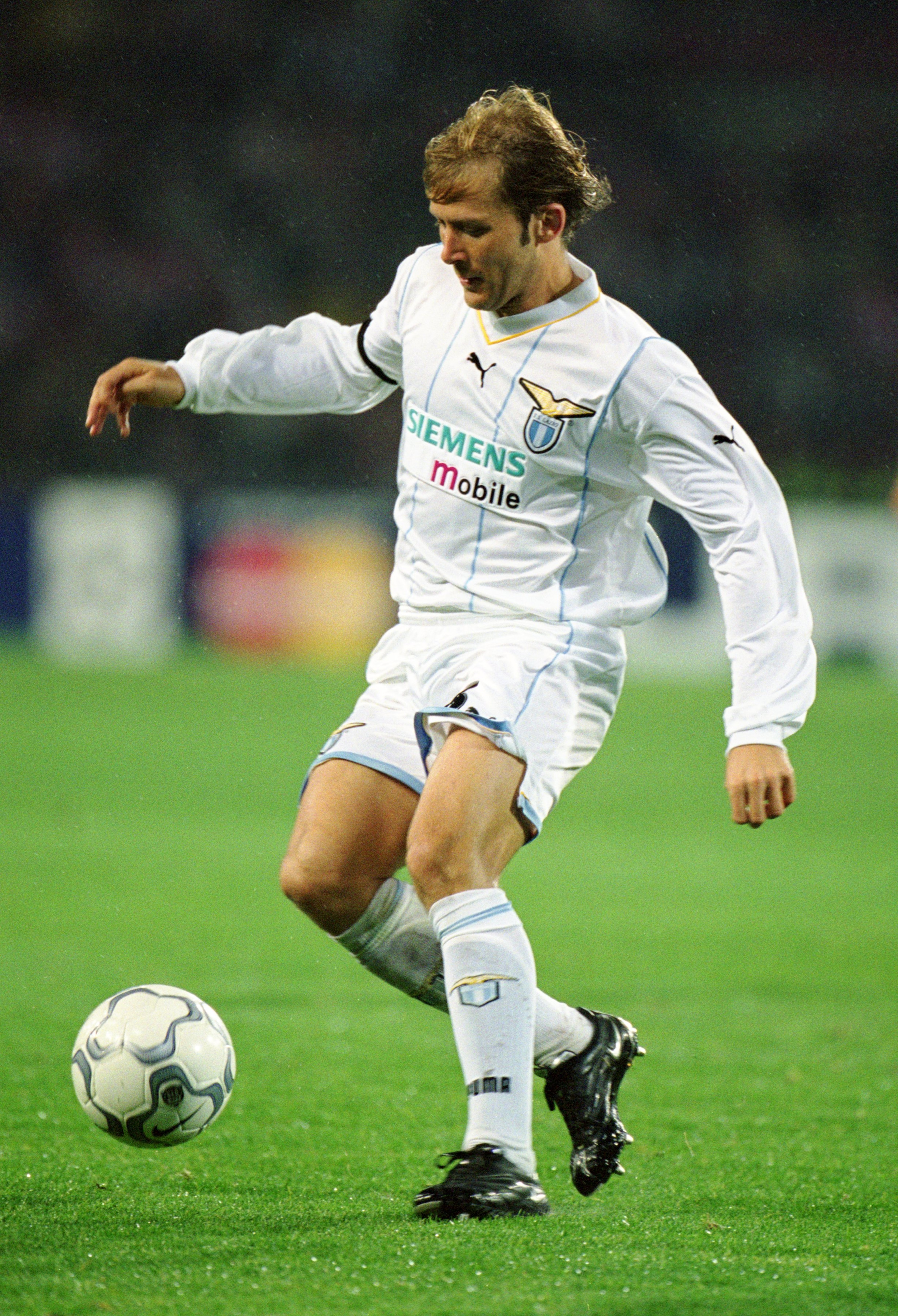 26 Sep 2001:  Gaizka Mendieta of Lazio dribbles the ball during the UEFA Champions League Group D match between PSV Eindhoven and Lazio played at the Phillips Stadion in Eindhoven, Holland. \ Mandatory Credit: Mike Hewitt /Allsport