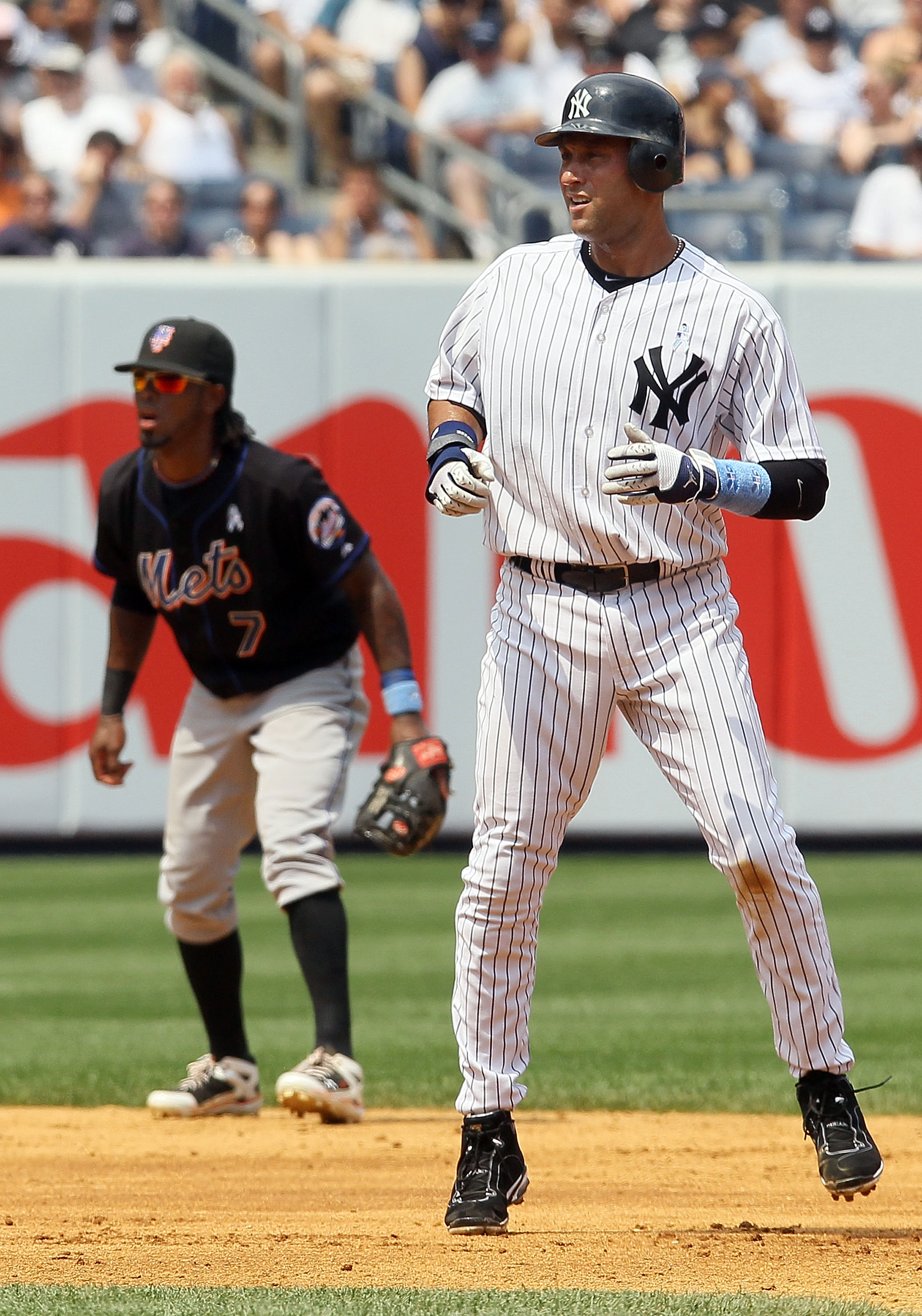 Mets Infielder Jose Reyes (#7). The Yankees defeated the Mets 2
