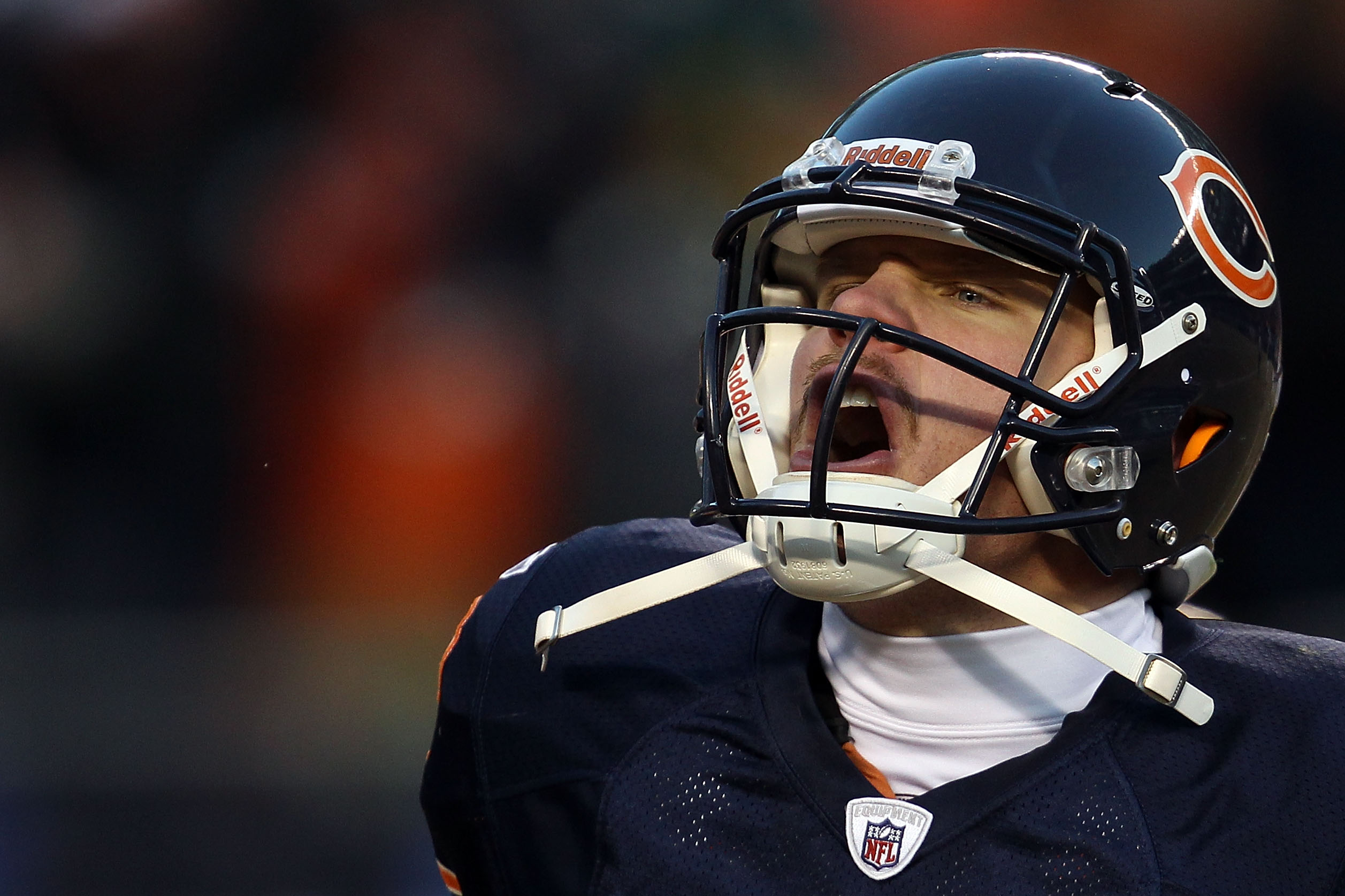 Hanie struggles as Bears lose to Raiders 25-20