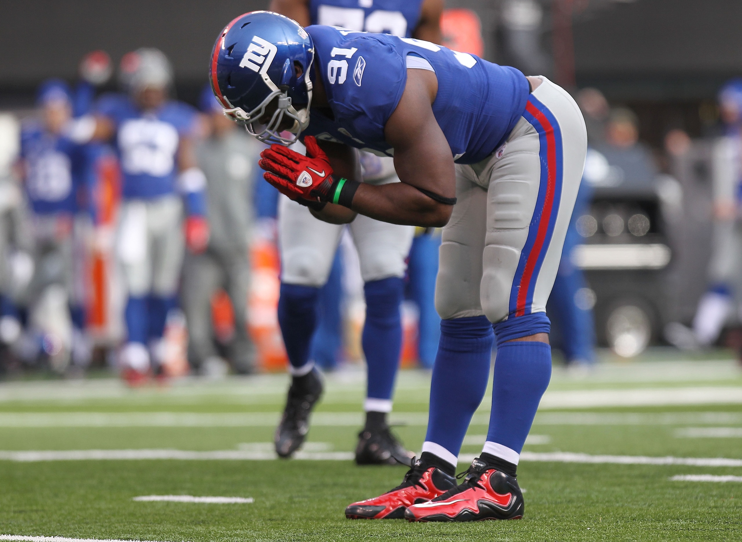 EAST RUTHERFORD, NJ - DECEMBER 19: Justin Tuck #91 of the New York Giants celebrates sacking Michael Vick #7 of the Philadelphia Eagles at New Meadowlands Stadium on December 19, 2010 in East Rutherford, New Jersey. (Photo by Nick Laham/Getty Images) EAST RUTHERFORD, NJ - DECEMBER 19: Justin Tuck #91 of the New York Giants celebrates sacking Michael Vick #7 of the Philadelphia Eagles at New Meadowlands Stadium on December 19, 2010 in East Rutherford, New Jersey. (Photo by Nick Laham/Getty Images)