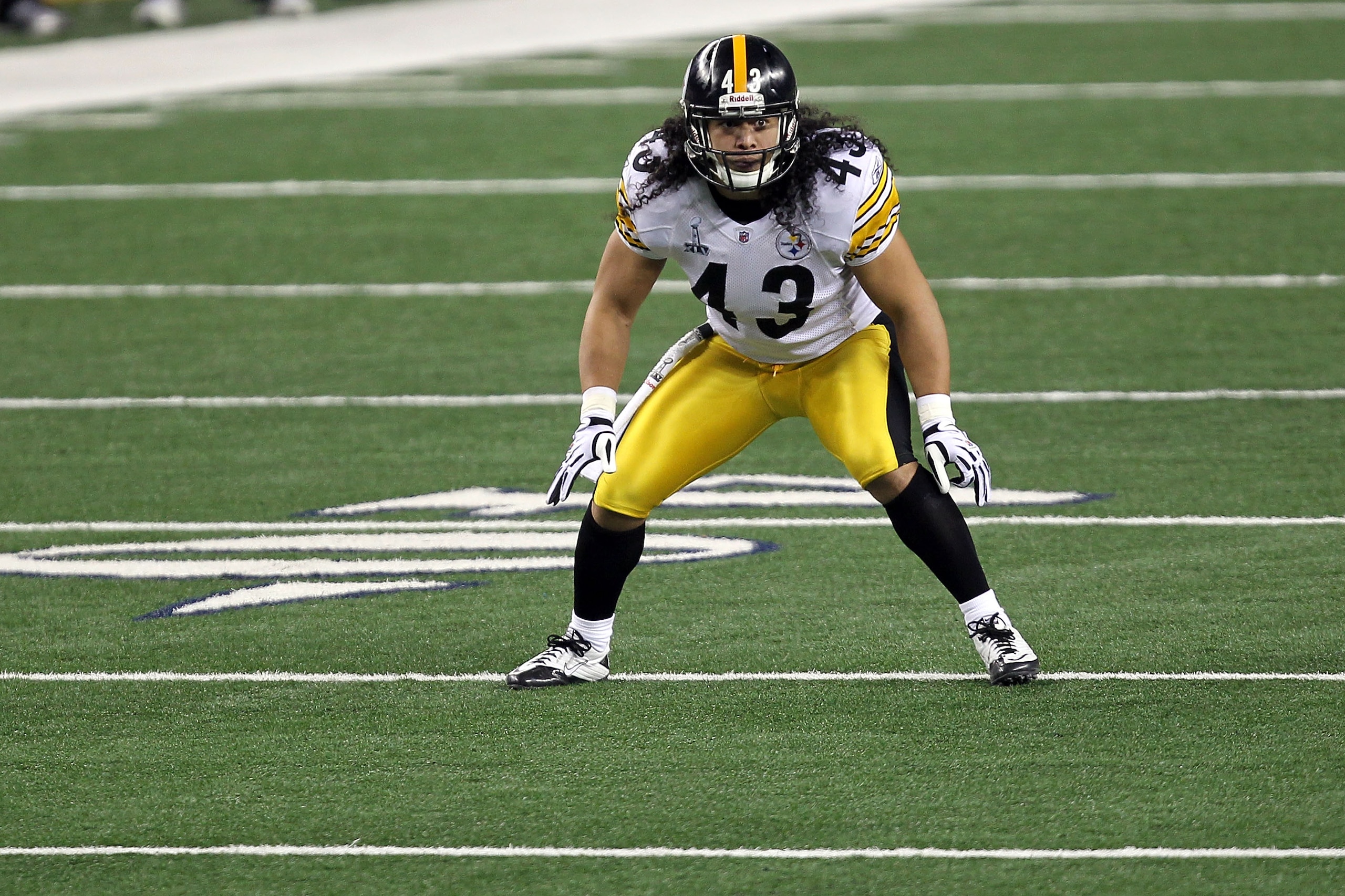 ARLINGTON, TX - FEBRUARY 06: Troy Polamalu #43 of the Pittsburgh Steelers lines up on defense against the Green Bay Packers during Super Bowl XLV at Cowboys Stadium on February 6, 2011 in Arlington, Texas. (Photo by Mike Ehrmann/Getty Images) ARLINGTON, TX - FEBRUARY 06: Troy Polamalu #43 of the Pittsburgh Steelers lines up on defense against the Green Bay Packers during Super Bowl XLV at Cowboys Stadium on February 6, 2011 in Arlington, Texas. (Photo by Mike Ehrmann/Getty Images)