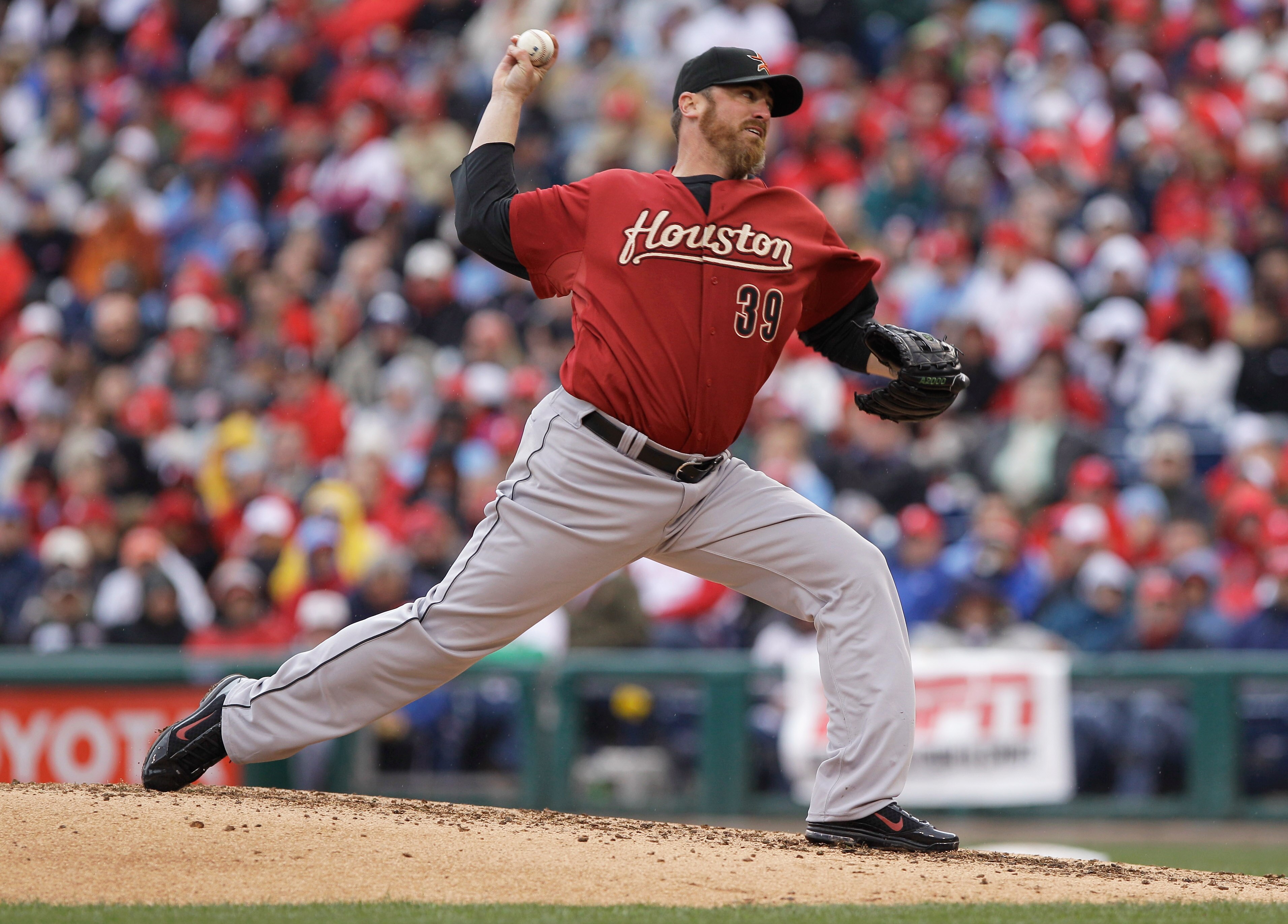 PHILADELPHIA, PA - APRIL 01: Brett Myers #39 of the Houston Astros delivers to a Philadelphia Phillies batter during the sixth inning at Citizens Bank Park on April 1, 2011 in Philadelphia, Pennsylvania.  (Photo by Rob Carr/Getty Images)