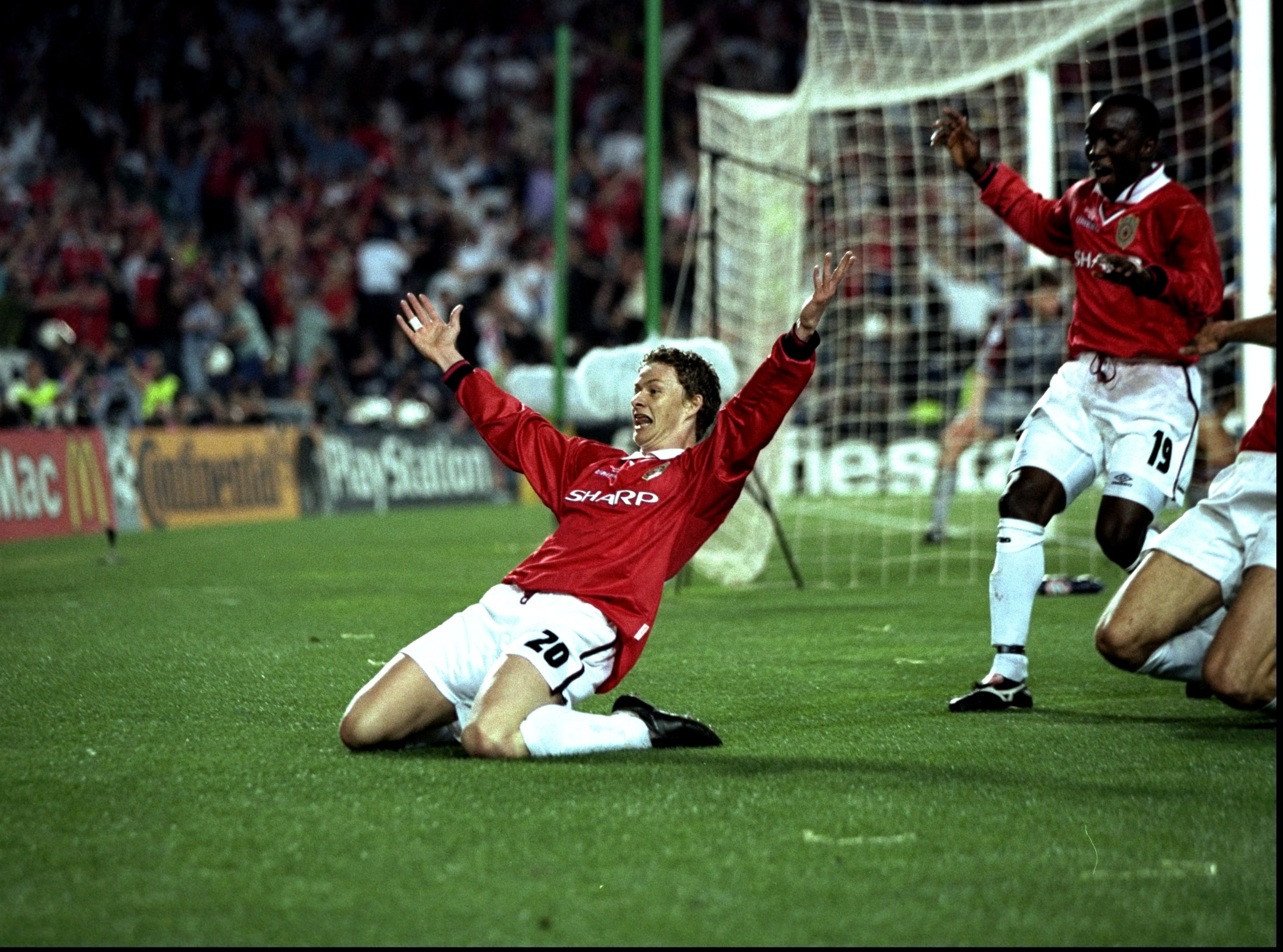 26 May 1999:  Ole Gunnar Solskjaer celebrates scoring the second goal for Manchester United during the European Champions League Final against Bayern Munich in the Nou Camp Stadium, Barcelona, Spain. Manchester United won 2 - 1 with both United goals scor