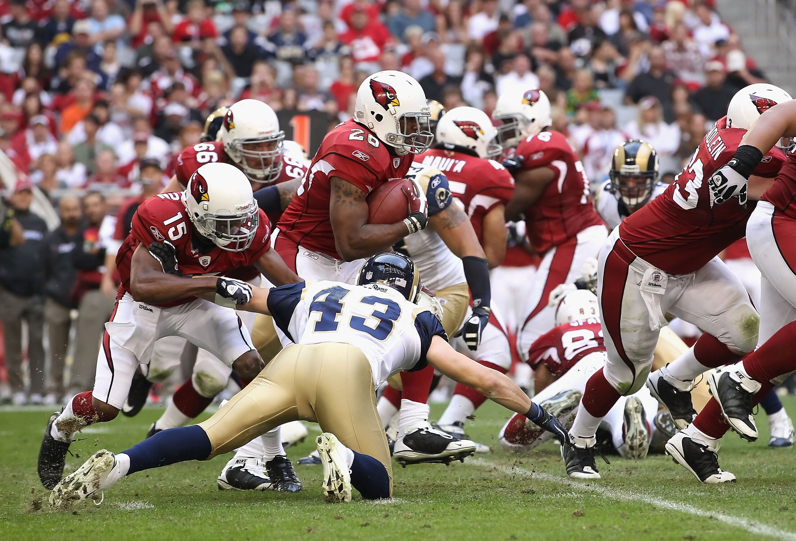 GLENDALE, AZ - DECEMBER 05:  Runningback Beanie Wells #26 of the Arizona Cardinals rushes the football against the St. Louis Rams during the NFL game at the University of Phoenix Stadium on December 5, 2010 in Glendale, Arizona.  (Photo by Christian Peter