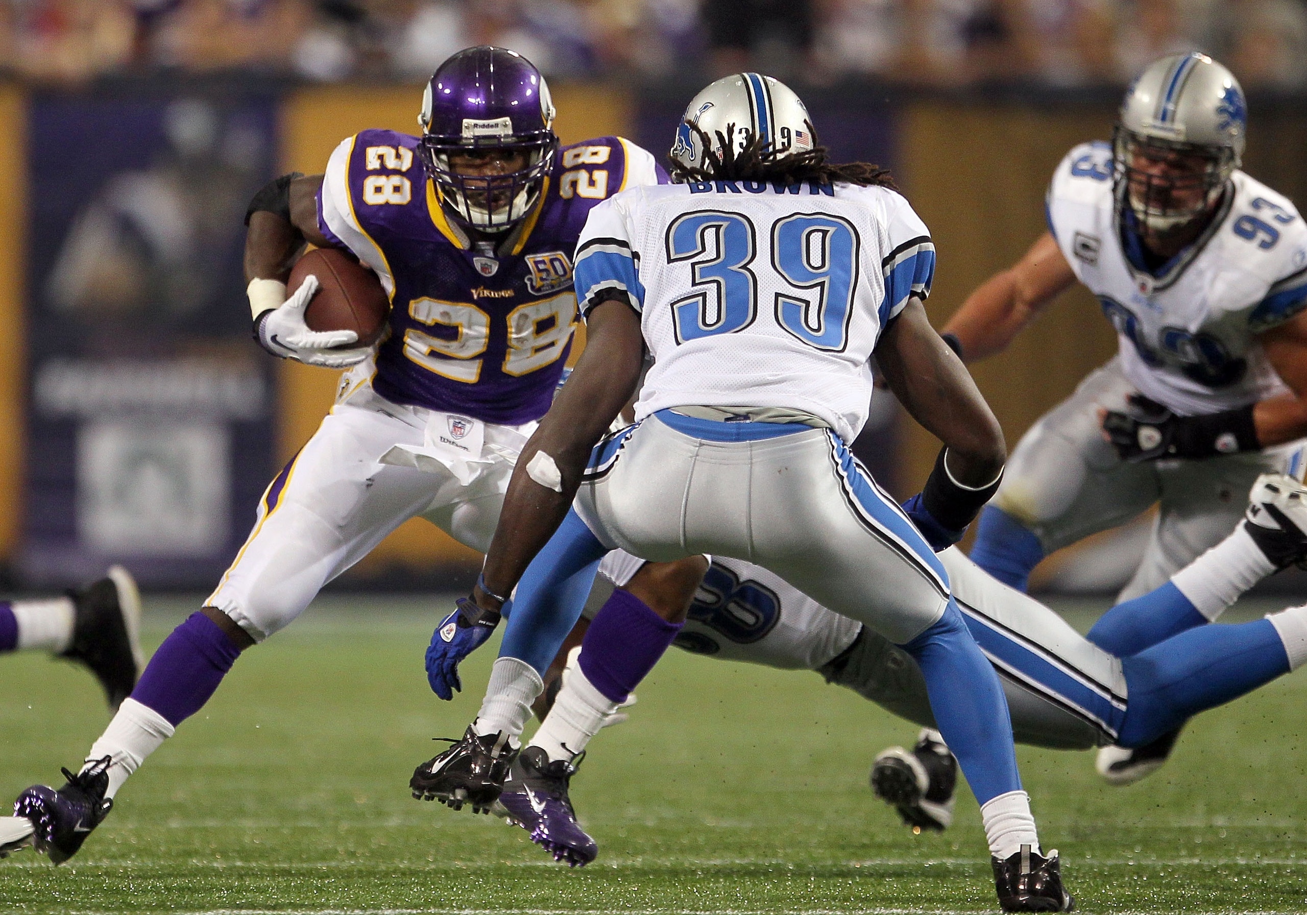 MINNEAPOLIS - SEPTEMBER 26:  Adrian Peterson #28 of the Minnesota Vikings plays against the Detroit Lions during the game at Mall of America Field on September 26, 2010 in Minneapolis, Minnesota.  (Photo by Jeff Gross/Getty Images)