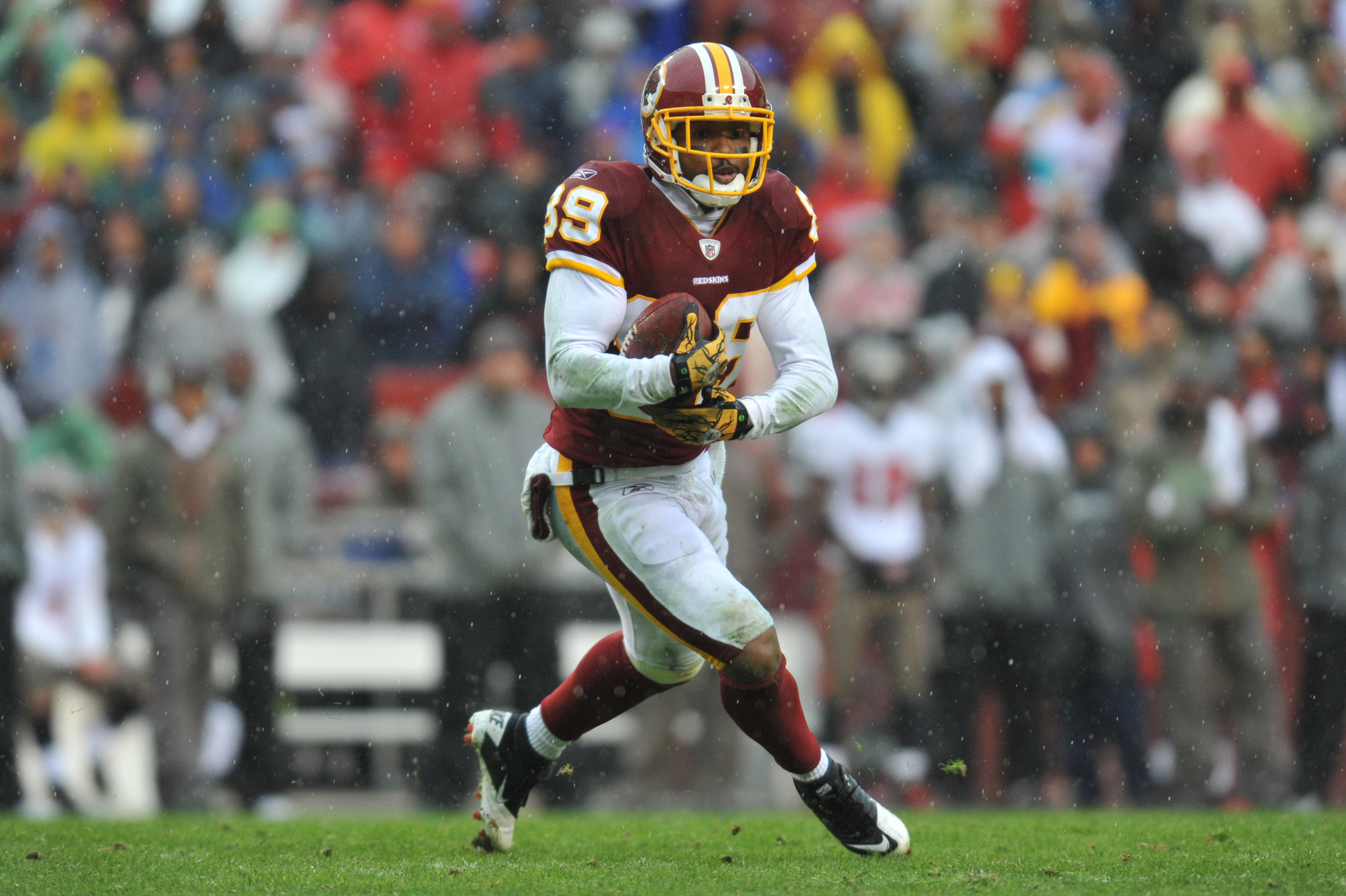 The Dallas Cowboys' Roy Williams warms up prior to playing against the  Washington Redskins at Fedex Field in Landover, Maryland on December 30,  2007. Williams is back on the field after his