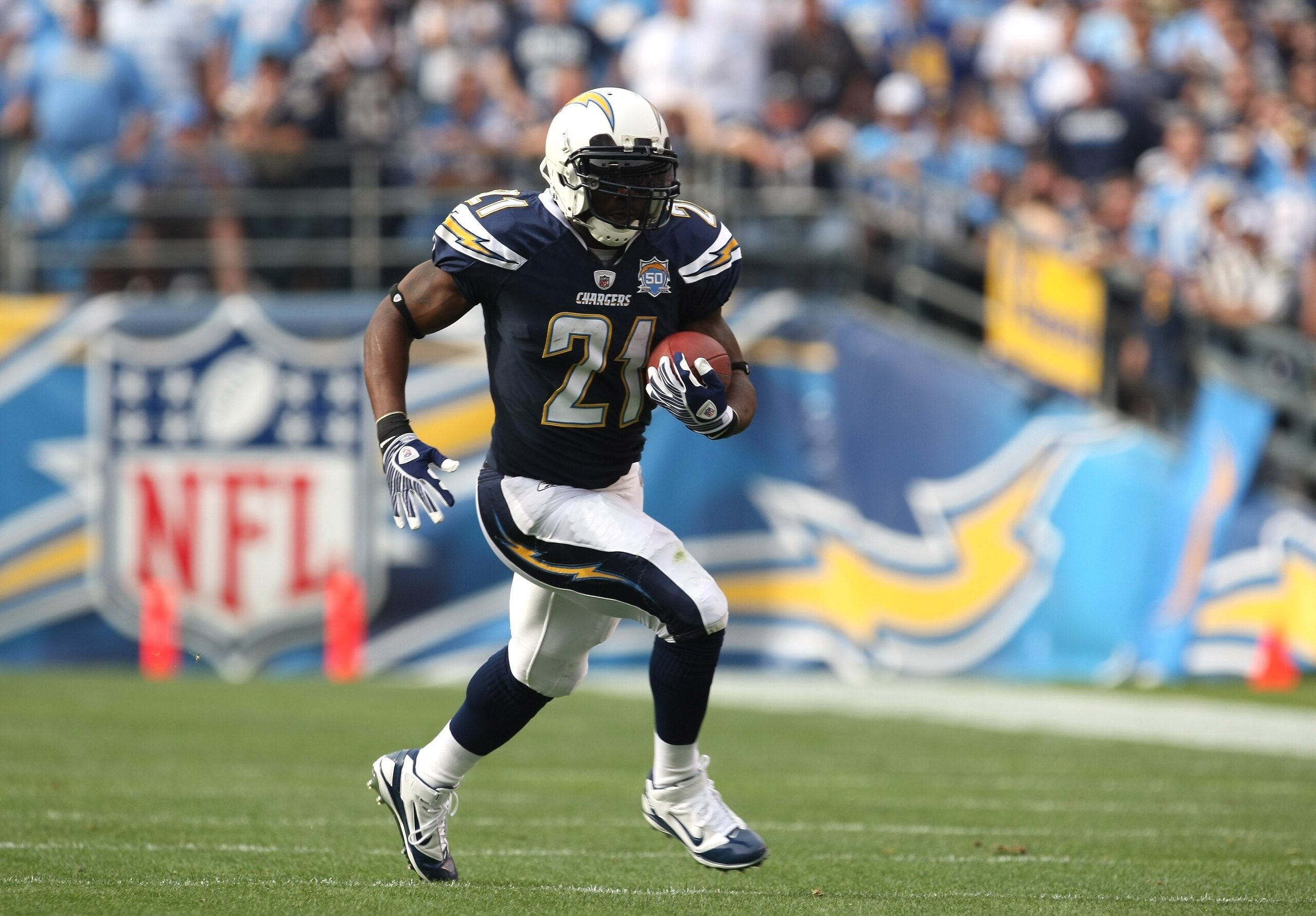 SAN DIEGO - DECEMBER 20: Running back LaDainian Tomlinson#21 of the San Diego Chargers carries the ball against the Cincinnati Bengals on December 20, 2009 at Qualcomm Stadium in San Diego, California. The Chargers won 27-24. (Photo by Stephen Dunn/Gett SAN DIEGO - DECEMBER 20: Running back LaDainian Tomlinson#21 of the San Diego Chargers carries the ball against the Cincinnati Bengals on December 20, 2009 at Qualcomm Stadium in San Diego, California. The Chargers won 27-24. (Photo by Stephen Dunn/Gett