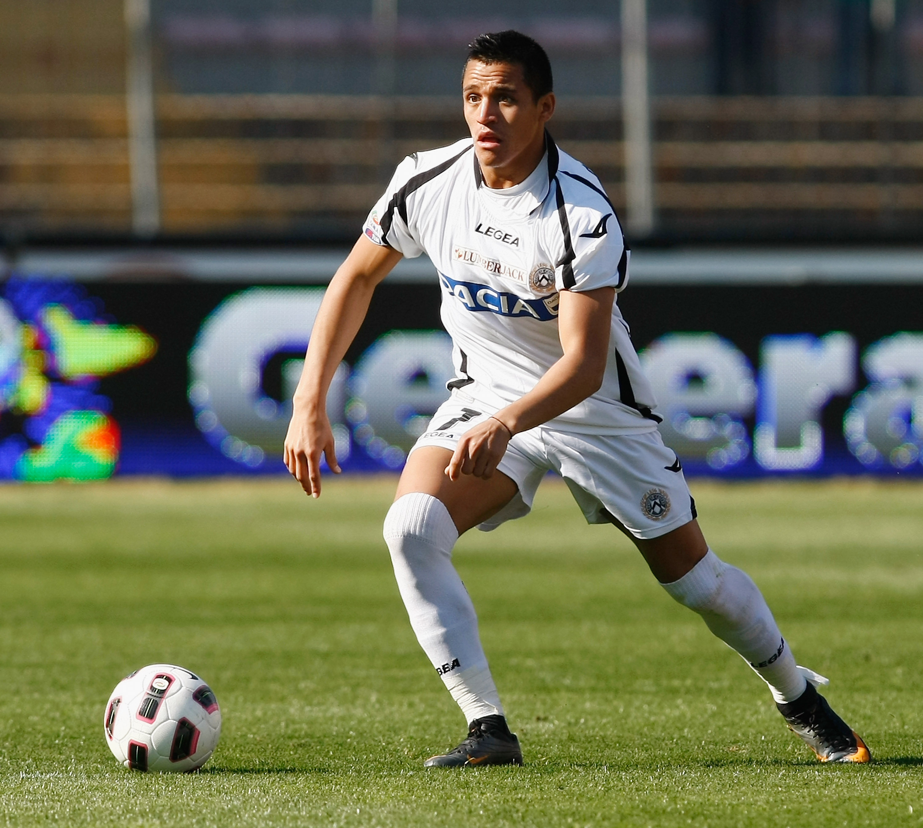LECCE, ITALY - APRIL 03:  Alexis Sanchez of Udinese during the Serie A match between US Lecce and Udinese Calcio at Stadio Via del Mare on April 3, 2011 in Lecce, Italy.  (Photo by Maurizio Lagana/Getty Images)