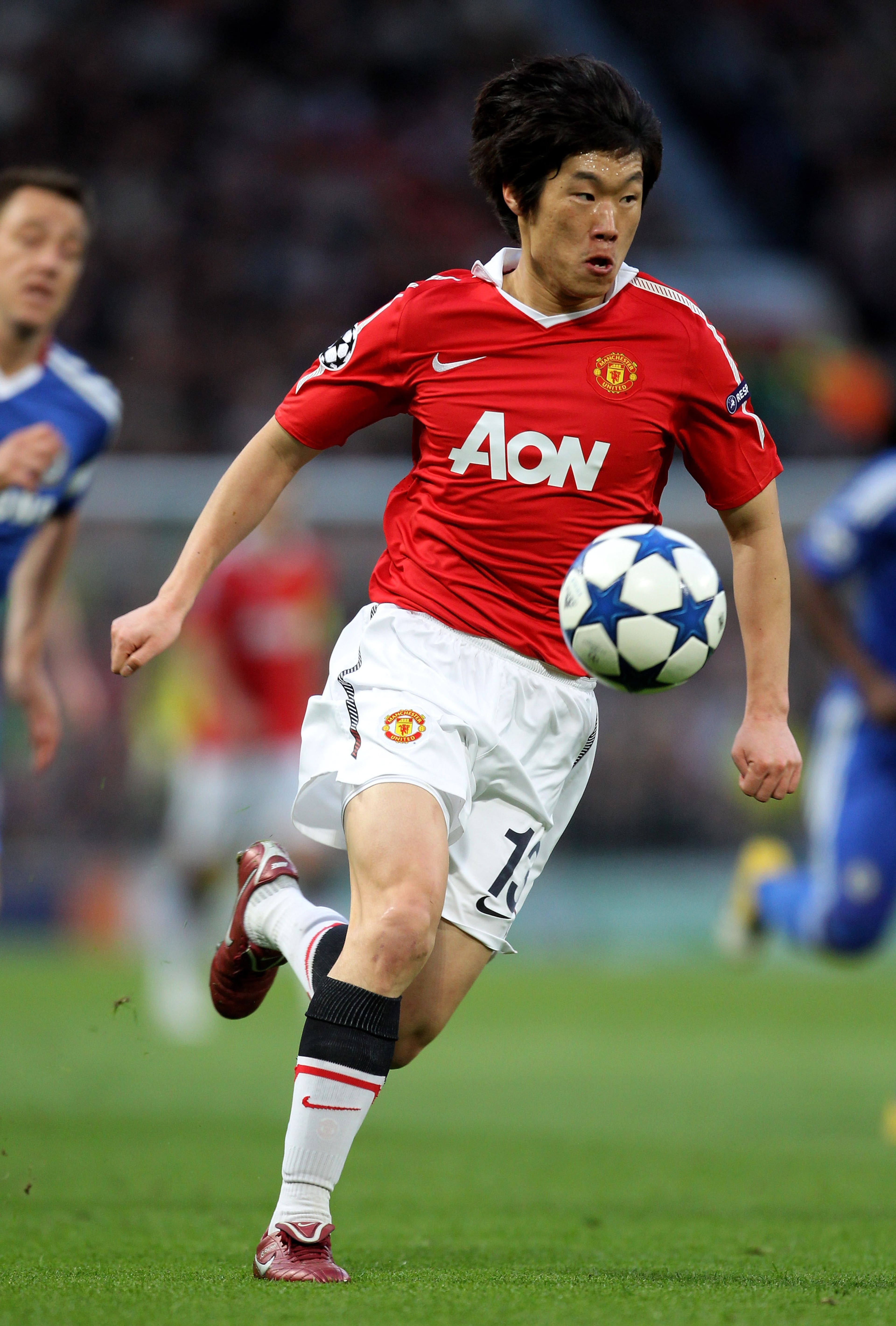 MANCHESTER, ENGLAND - APRIL 12: Ji-Sung Park of Manchester United in action during the UEFA Champions League Quarter Final second leg match between Manchester United and Chelsea at Old Trafford on April 12, 2011 in Manchester, England. (Photo by Alex Li MANCHESTER, ENGLAND - APRIL 12: Ji-Sung Park of Manchester United in action during the UEFA Champions League Quarter Final second leg match between Manchester United and Chelsea at Old Trafford on April 12, 2011 in Manchester, England. (Photo by Alex Li