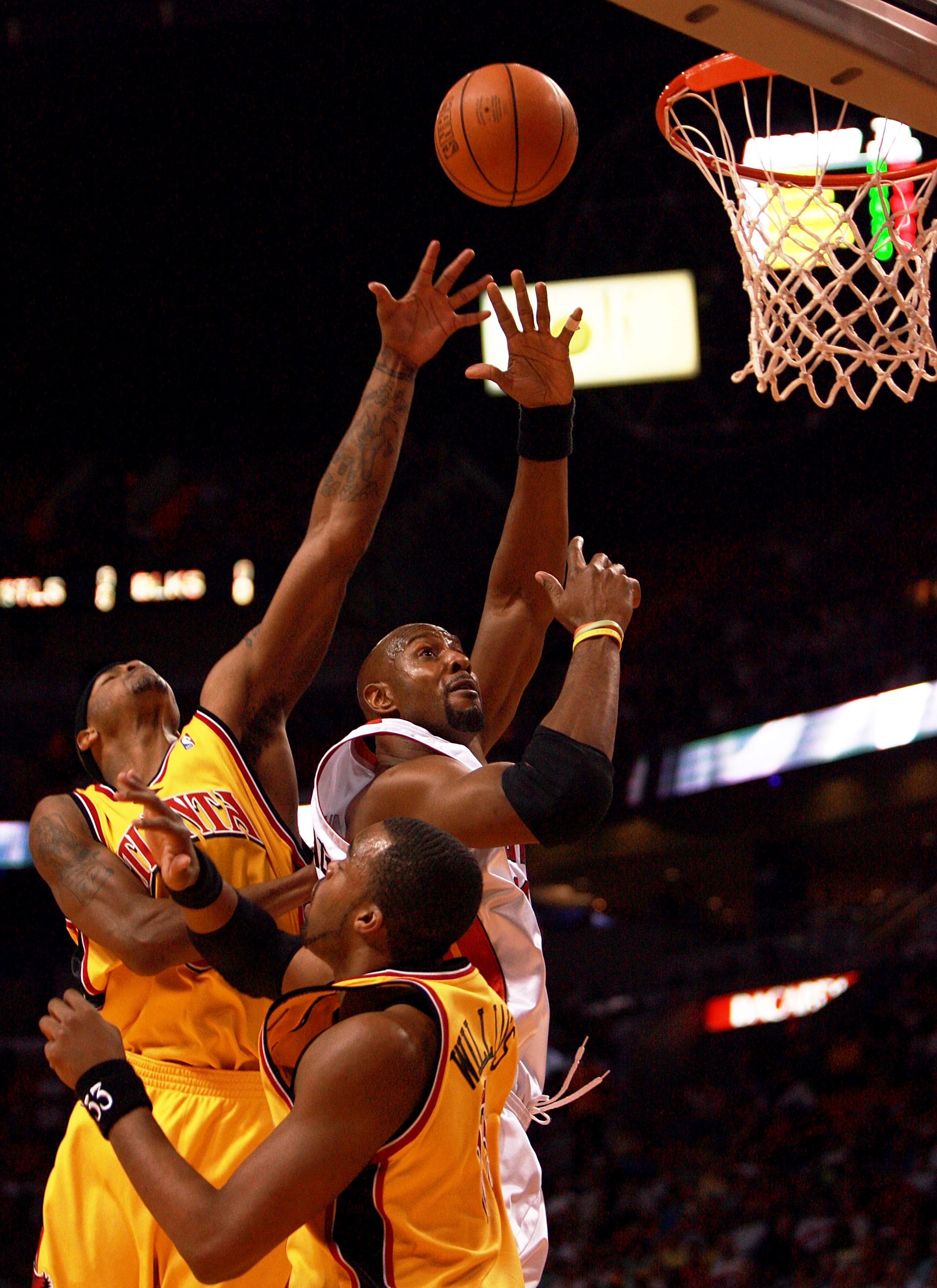 MIAMI - MARCH 26:  Alonzo Mourning #33 of the Miami Heat shoots over Josh Smith #5 and Sheldon Williams #33 of the Atlanta Hawks at American Airlines Arena on March 26, 2007 in Miami, Florida. The Heat defeated the Hawks 106-89. NOTE TO USER: User express