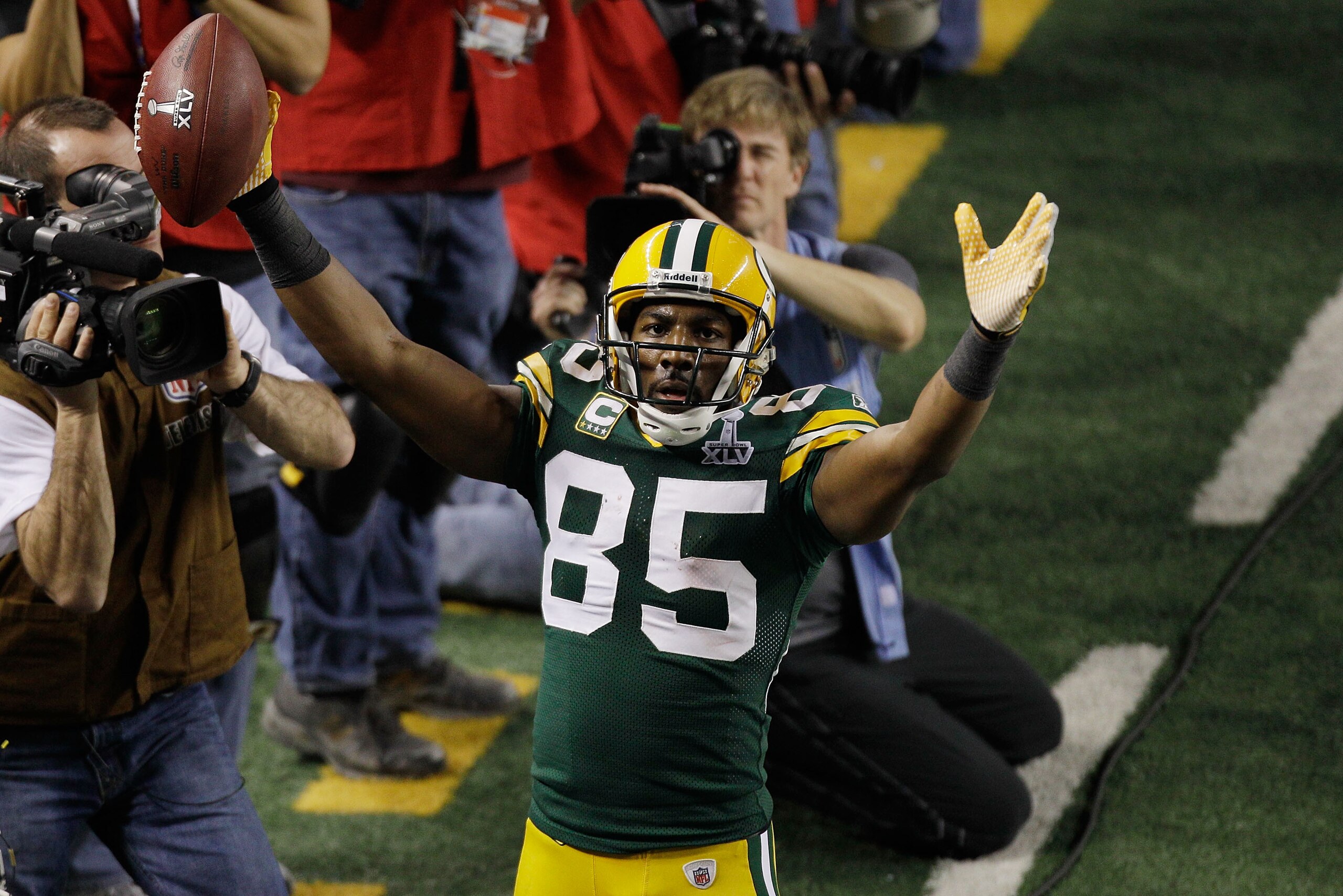 ARLINGTON, TX - FEBRUARY 06: Greg Jennings #85 of the Green Bay Packers celebrates scoring a fourth quarter touchdown against the Pittsburgh Steelers during Super Bowl XLV at Cowboys Stadium on February 6, 2011 in Arlington, Texas. (Photo by Rob Carr/G ARLINGTON, TX - FEBRUARY 06: Greg Jennings #85 of the Green Bay Packers celebrates scoring a fourth quarter touchdown against the Pittsburgh Steelers during Super Bowl XLV at Cowboys Stadium on February 6, 2011 in Arlington, Texas. (Photo by Rob Carr/G