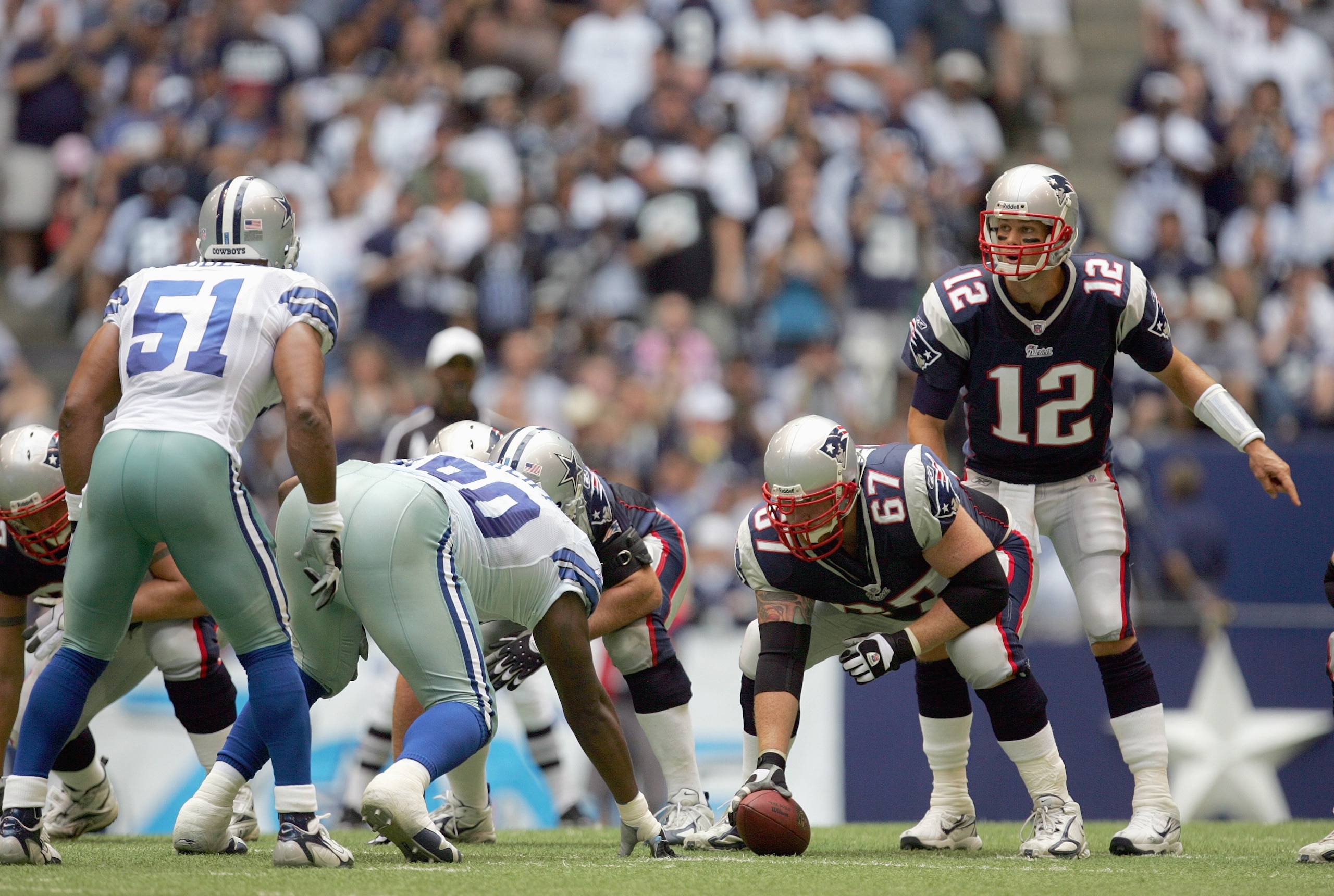 IRVING, TX - OCTOBER 14: Quarterback Tom Brady #12 of the New England Patriots calls the play during the game against the Dallas Cowboys at Texas Stadium on October 14, 2007 in Irving, Texas. (Photo by Ronald Martinez/Getty Images)