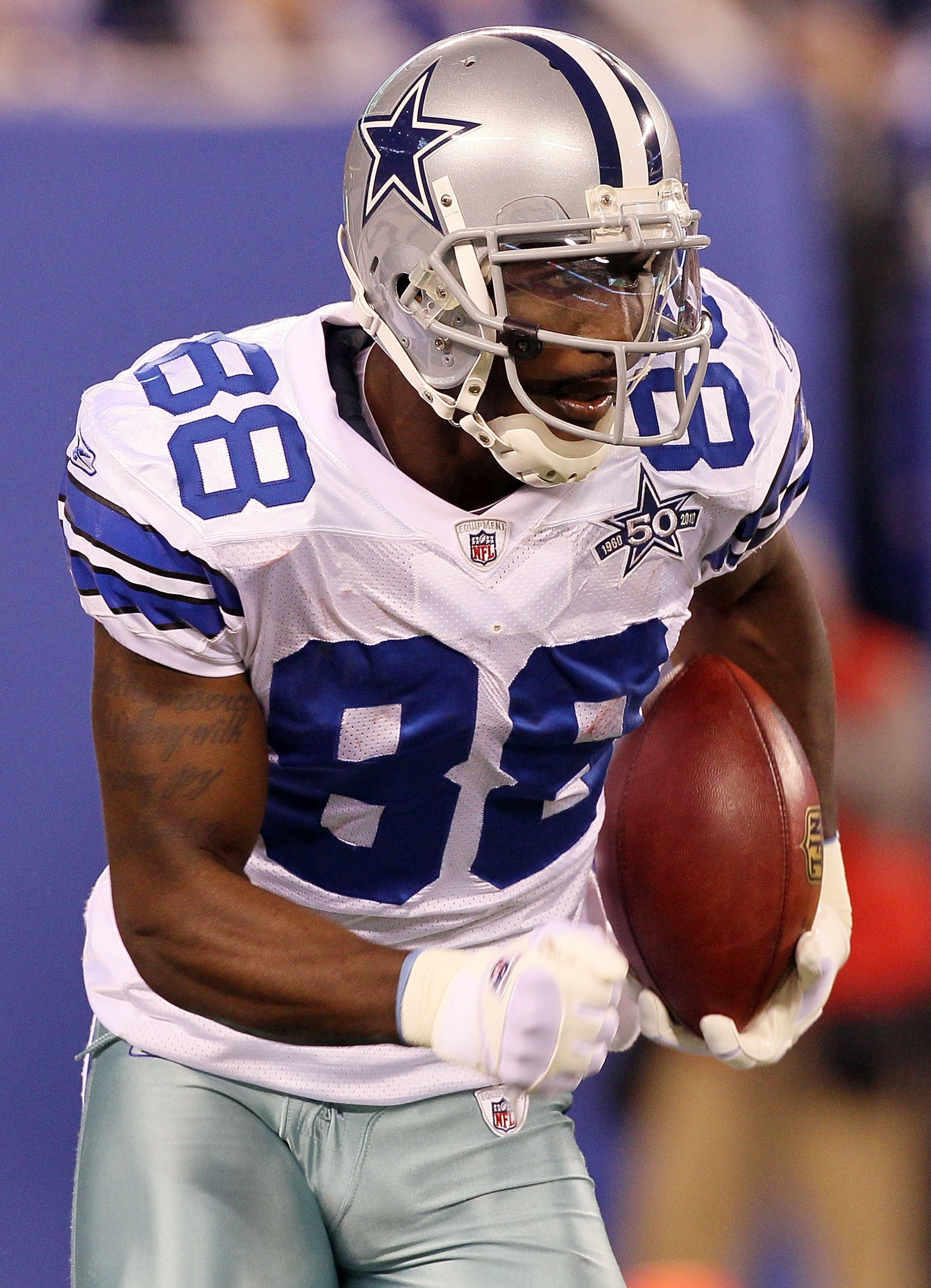 EAST RUTHERFORD, NJ - NOVEMBER 14: Dez Bryant #88 of the Dallas Cowboys runs the ball against the New York Giants on November 14, 2010 at the New Meadowlands Stadium in East Rutherford, New Jersey. (Photo by Jim McIsaac/Getty Images) EAST RUTHERFORD, NJ - NOVEMBER 14: Dez Bryant #88 of the Dallas Cowboys runs the ball against the New York Giants on November 14, 2010 at the New Meadowlands Stadium in East Rutherford, New Jersey. (Photo by Jim McIsaac/Getty Images)