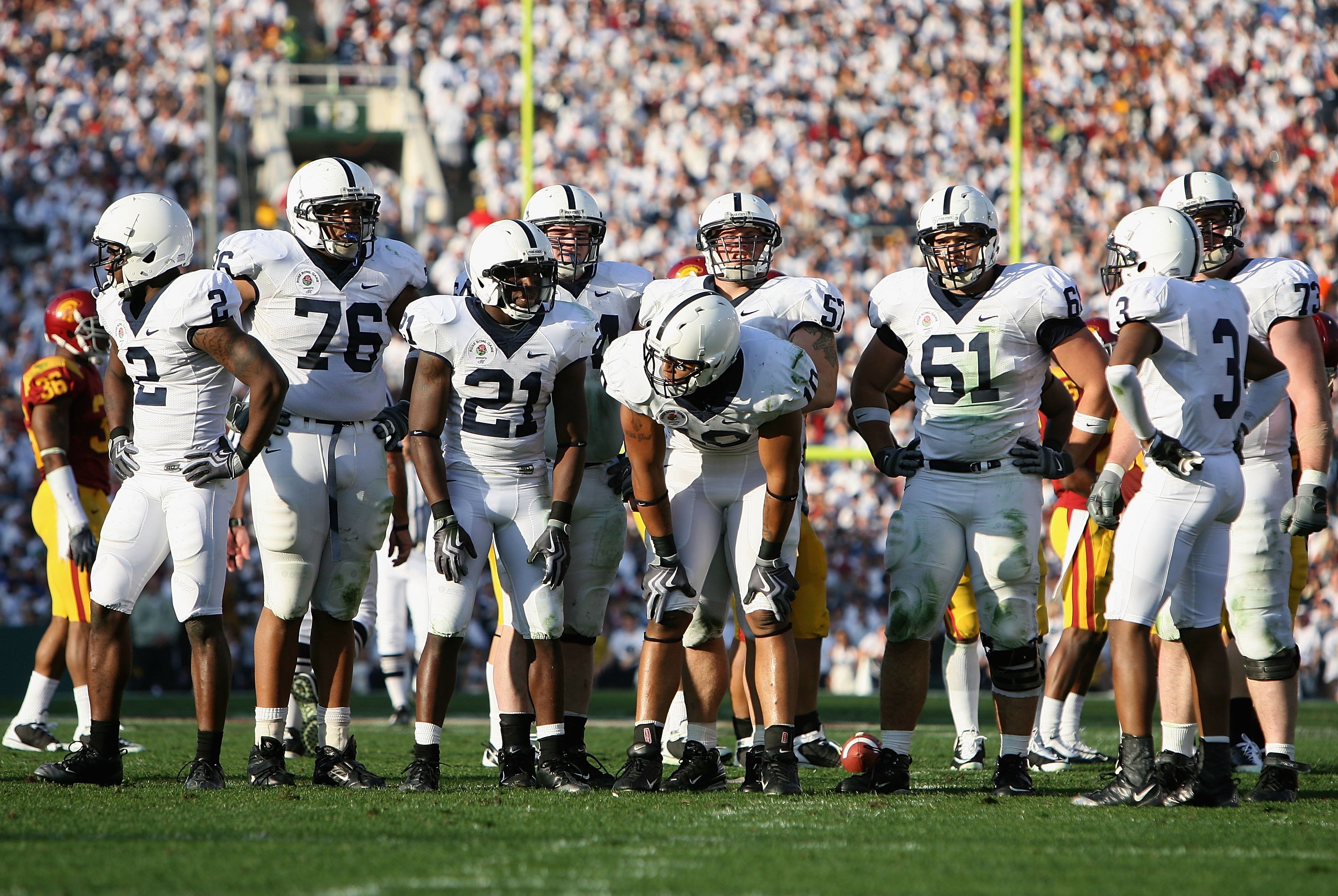 PASADENA, CA - JANUARY 01:  The Penn State Nittany Lions huddle up during the 95th Rose Bowl Game presented by Citi against the USC Trojans at the Rose Bowl on January 1, 2009 in Pasadena, California.  (Photo by Christian Petersen/Getty Images)