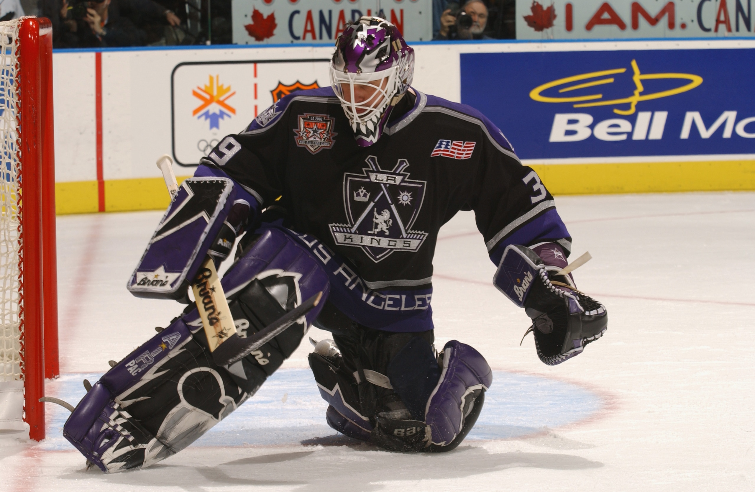 TORONTO - DECEMBER 18: Goaltender Felix Potvin #39 of the Los Angeles Kings makes a save against the Toronto Maple Leafs during the game on December 18, 2001 at Air Canada Centre in Toronto, Ontario, Canada . The Kings won 3-1. (Photo by Dave Sandford/G TORONTO - DECEMBER 18: Goaltender Felix Potvin #39 of the Los Angeles Kings makes a save against the Toronto Maple Leafs during the game on December 18, 2001 at Air Canada Centre in Toronto, Ontario, Canada . The Kings won 3-1. (Photo by Dave Sandford/G