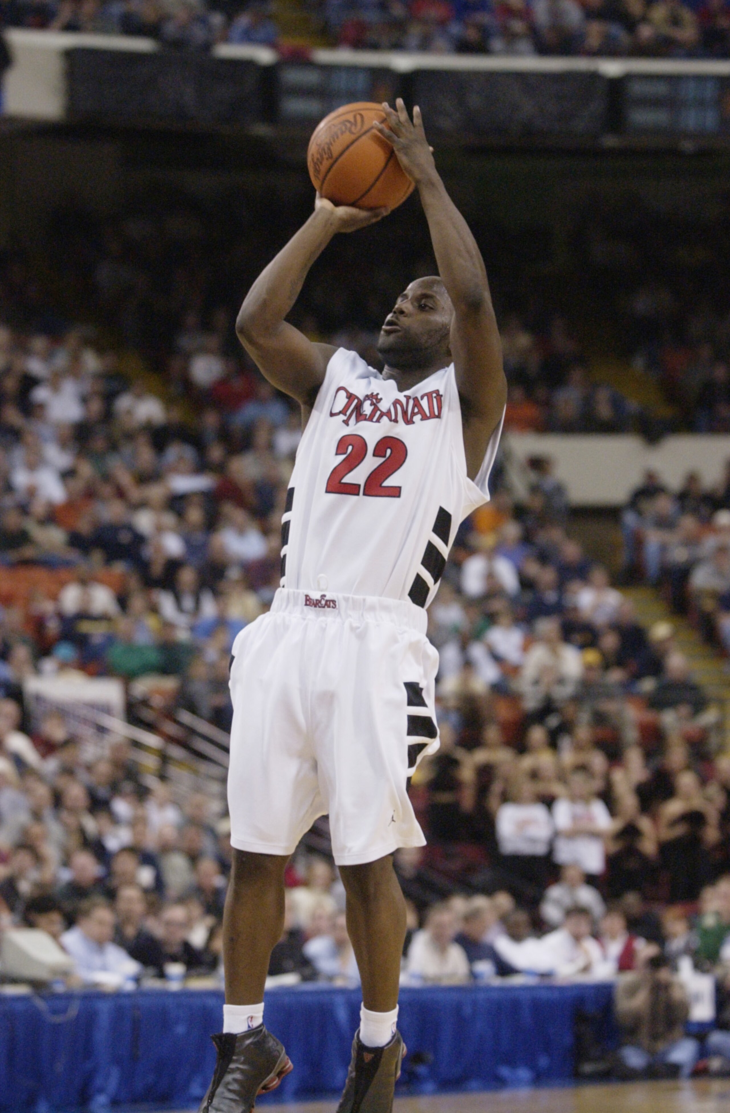 PITTSBURGH - MARCH 17:  Steve Logan #22 of the Cincinnati Bearcats shoots a jump shot during the second round of the 2002 NCAA Division I Men's Basketball Tournament on March 17, 2002 against the UCLA Bruins at Mellon Arena in Pittsburgh, Pennsylvania.  T