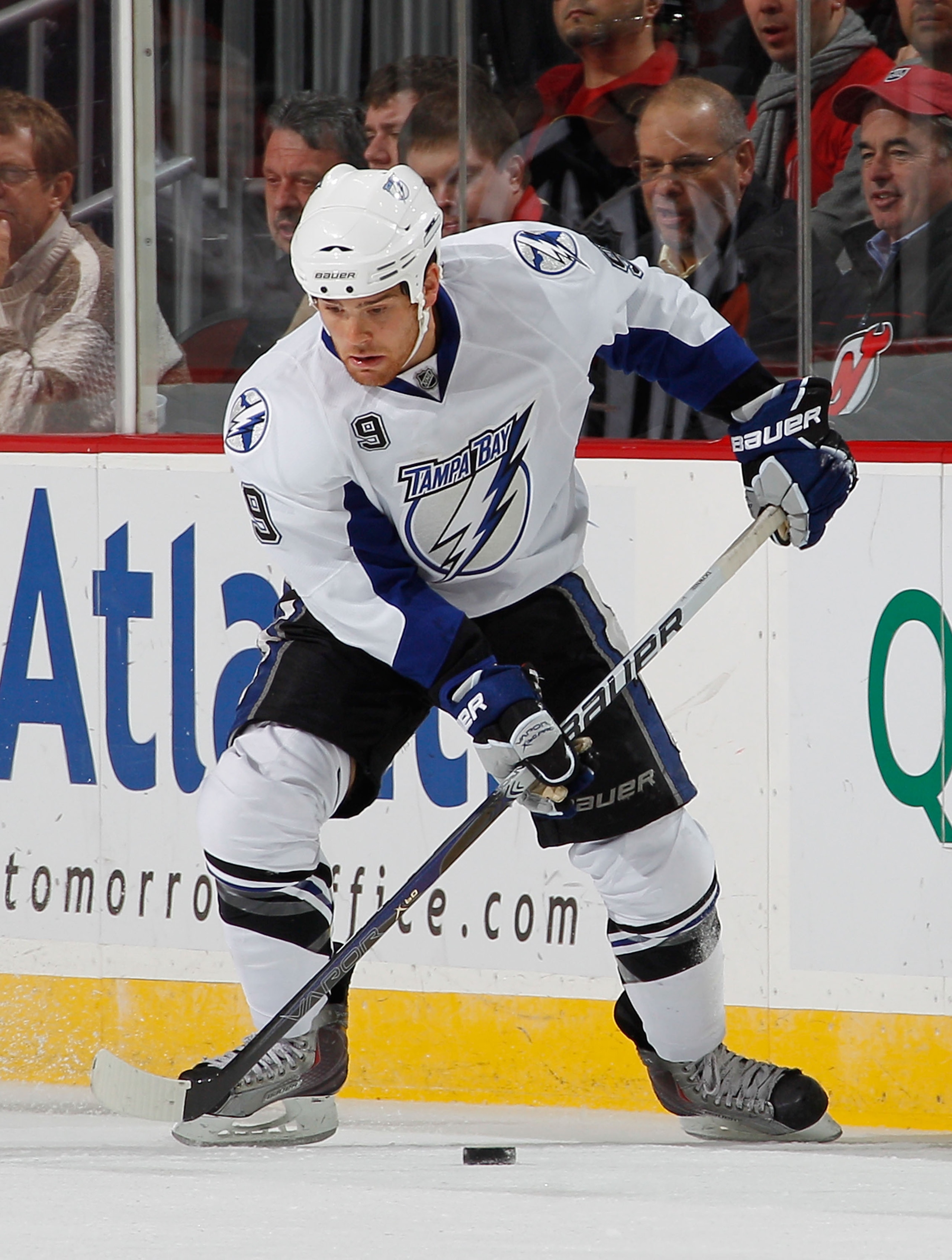NEWARK, NJ - MARCH 02: Steve Downie #9 of the Tampa Bay Lightning controls the puck during an NHL hockey game against the New Jersey Devils at the Prudential Center on March 2, 2011 in Newark, New Jersey. (Photo by Paul Bereswill/Getty Images) NEWARK, NJ - MARCH 02: Steve Downie #9 of the Tampa Bay Lightning controls the puck during an NHL hockey game against the New Jersey Devils at the Prudential Center on March 2, 2011 in Newark, New Jersey. (Photo by Paul Bereswill/Getty Images)