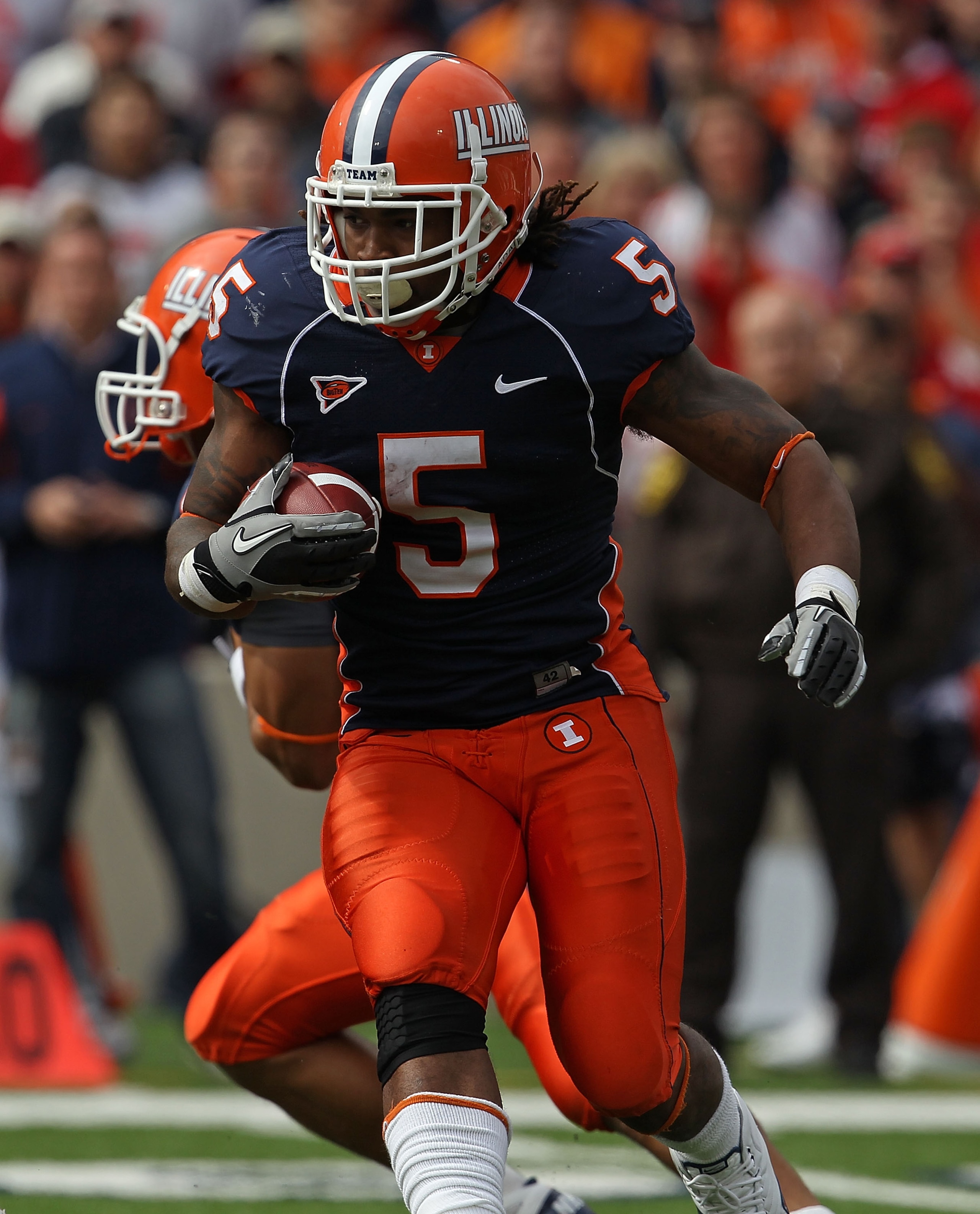 CHAMPAIGN, IL - OCTOBER 02: Mikel Leshoure #5 of the Illinois Fighting Illini runs against the Ohio State Buckeyes at Memorial Stadium on October 2, 2010 in Champaign, Illinois. Ohio State defeated Illinois 24-13. (Photo by Jonathan Daniel/Getty Images) CHAMPAIGN, IL - OCTOBER 02: Mikel Leshoure #5 of the Illinois Fighting Illini runs against the Ohio State Buckeyes at Memorial Stadium on October 2, 2010 in Champaign, Illinois. Ohio State defeated Illinois 24-13. (Photo by Jonathan Daniel/Getty Images)