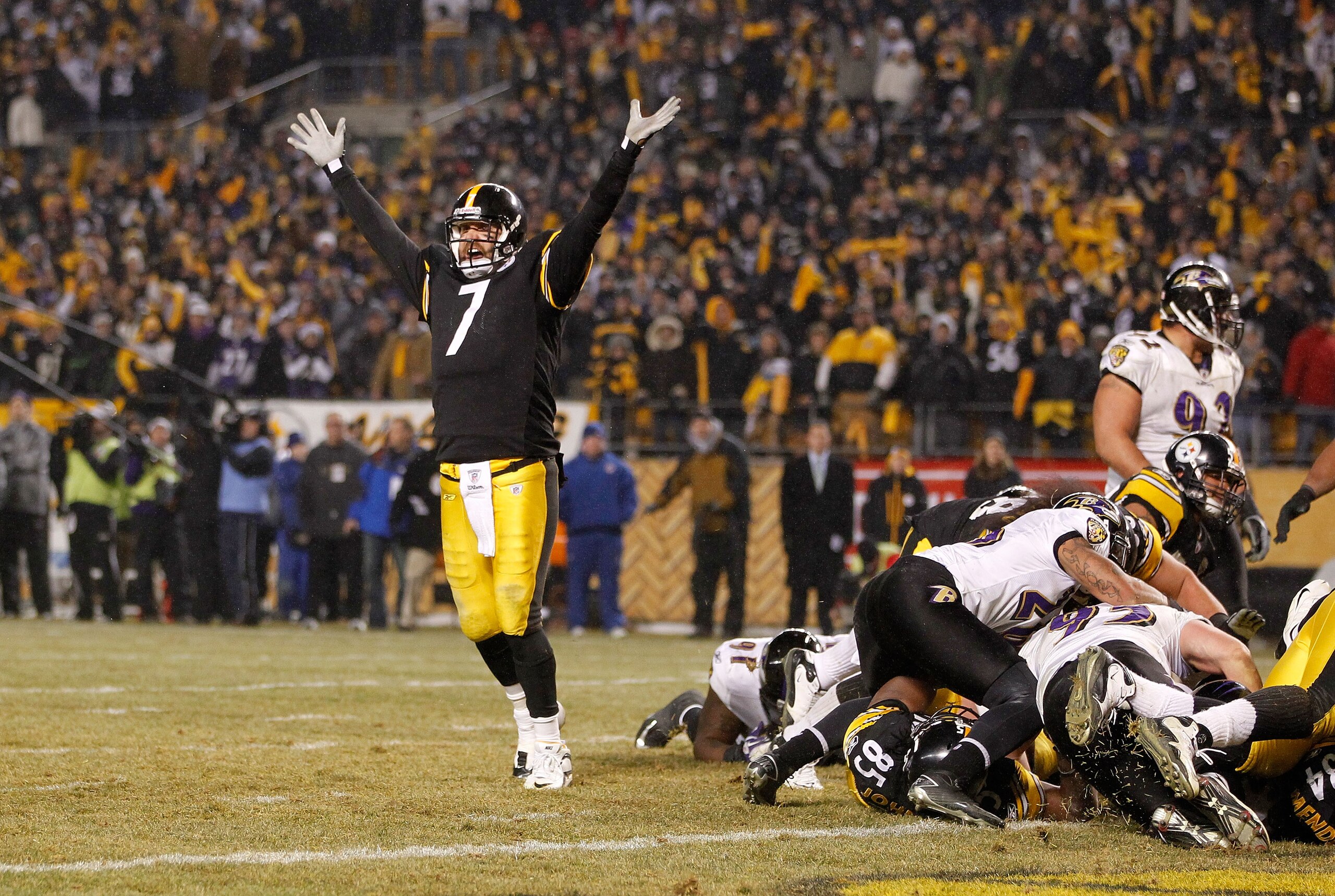 PITTSBURGH, PA - JANUARY 15:  Quarterback Ben Roethlisberger #7 of the Pittsburgh Steelers celebrates the game winning touchdown against the Baltimore Ravens in the fourth quarter of the AFC Divisional Playoff Game at Heinz Field on January 15, 2011 in Pi