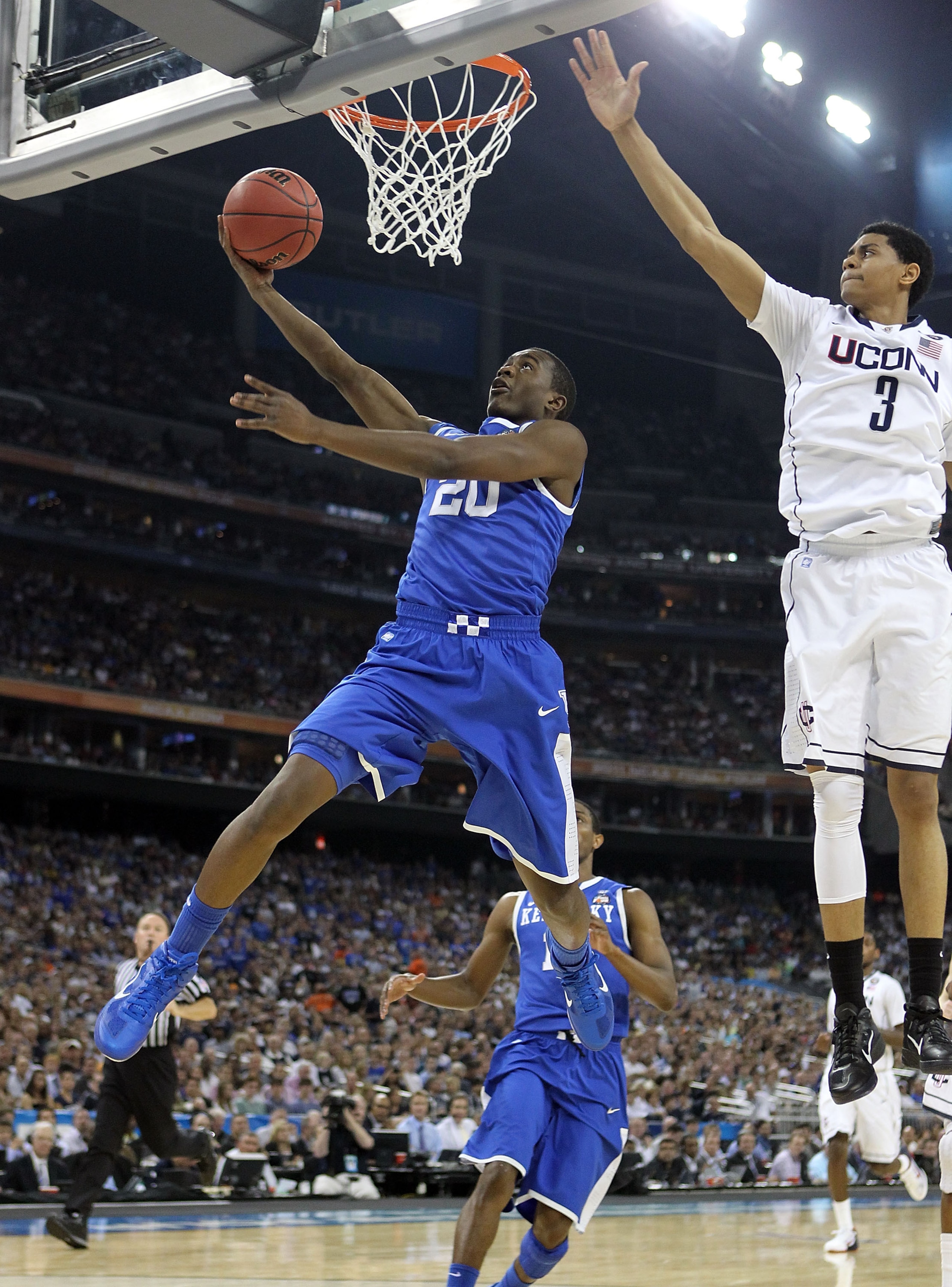HOUSTON, TX - APRIL 02:  Doron Lamb #20 of the Kentucky Wildcats goes to the hoop against Jeremy Lamb #3 of the Connecticut Huskies during the National Semifinal game of the 2011 NCAA Division I Men's Basketball Championship at Reliant Stadium on April 2,