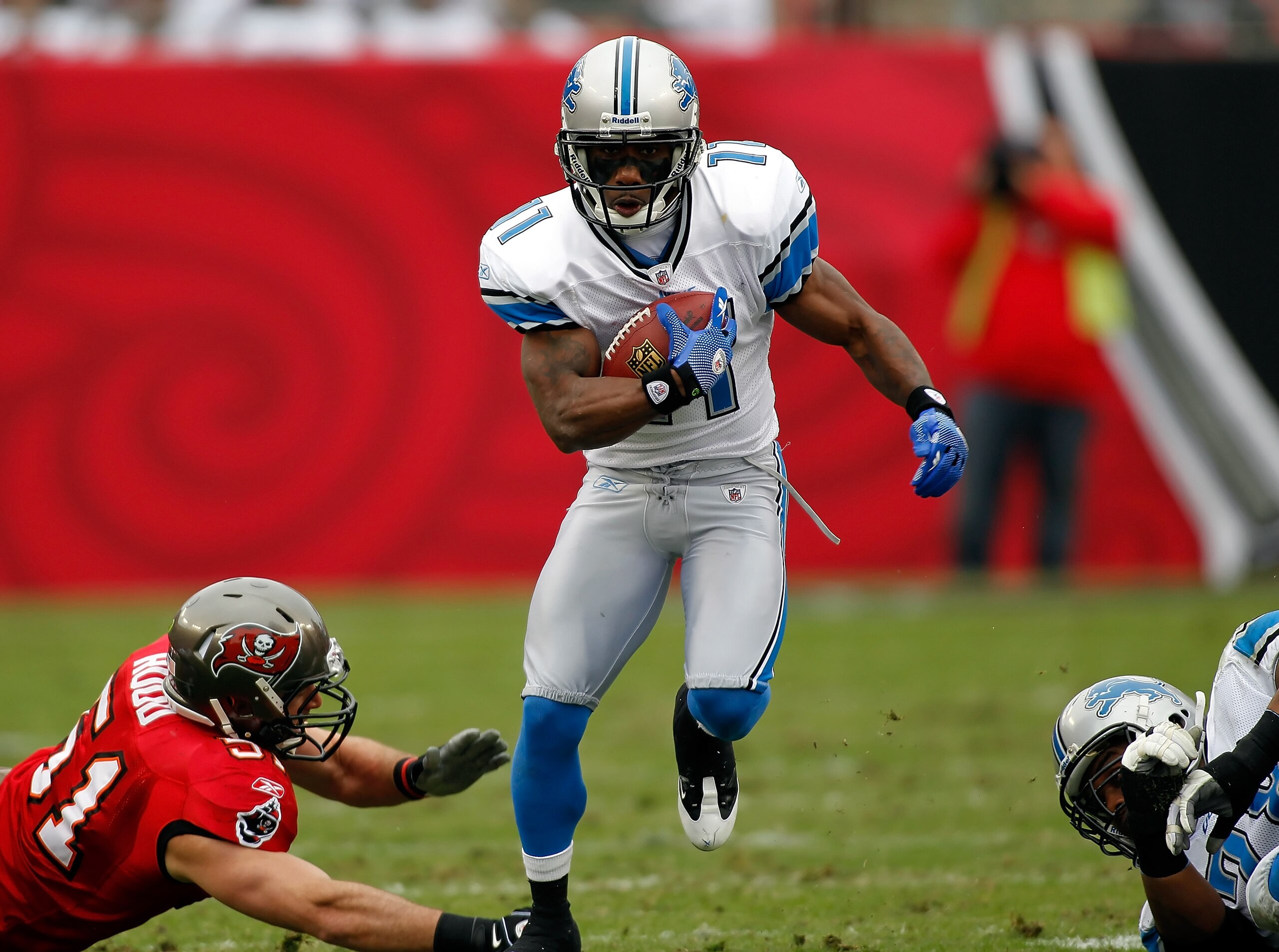 TAMPA, FL - DECEMBER 19:  Receiver Stefan Logan #11 of the Detroit Lions runs the ball against the Tampa Bay Buccaneers during the game at Raymond James Stadium on December 19, 2010 in Tampa, Florida.  (Photo by J. Meric/Getty Images)