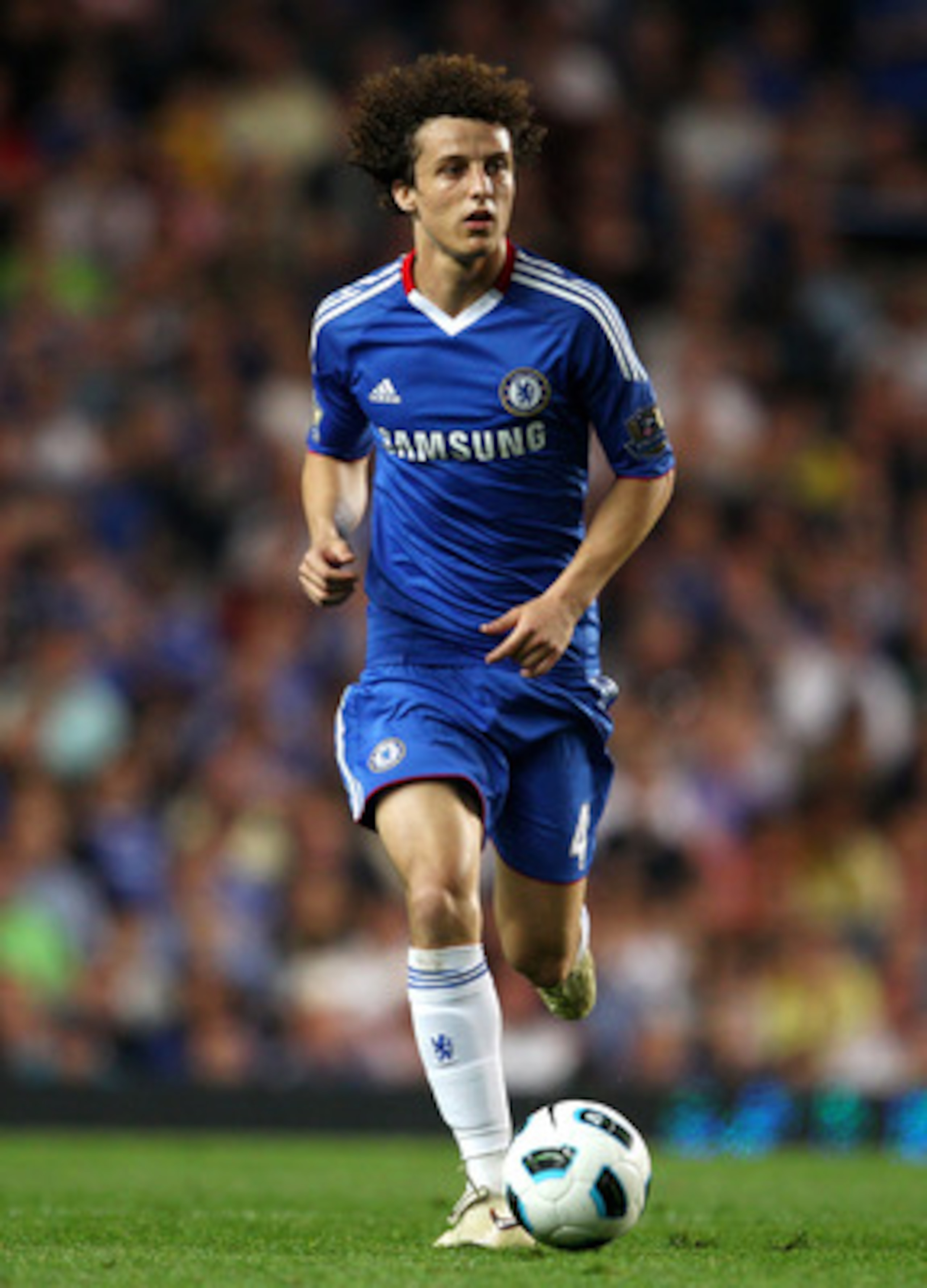 LONDON, ENGLAND - APRIL 20:  David Luiz of Chelsea in action during the Barclays Premier League match between Chelsea and Birmingham City at Stamford Bridge on April 20, 2011 in London, England.  (Photo by Julian Finney/Getty Images)