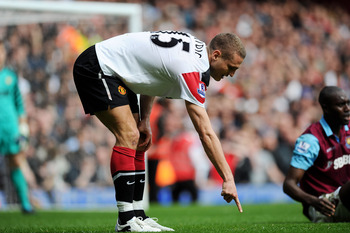 Vidic pointing to the spot