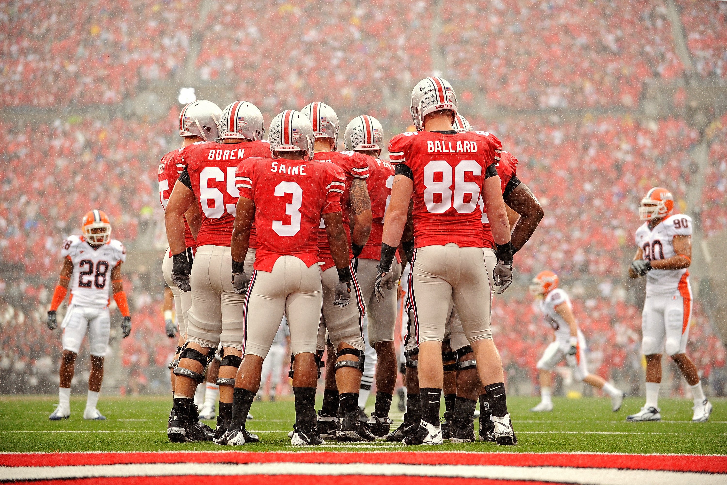 COLUMBUS, OH - SEPTEMBER 26:  The Ohio State Buckeyes offense huddles up before a play against the Illinois Fighting Illini at Ohio Stadium on September 26, 2009 in Columbus, Ohio.  (Photo by Jamie Sabau/Getty Images)