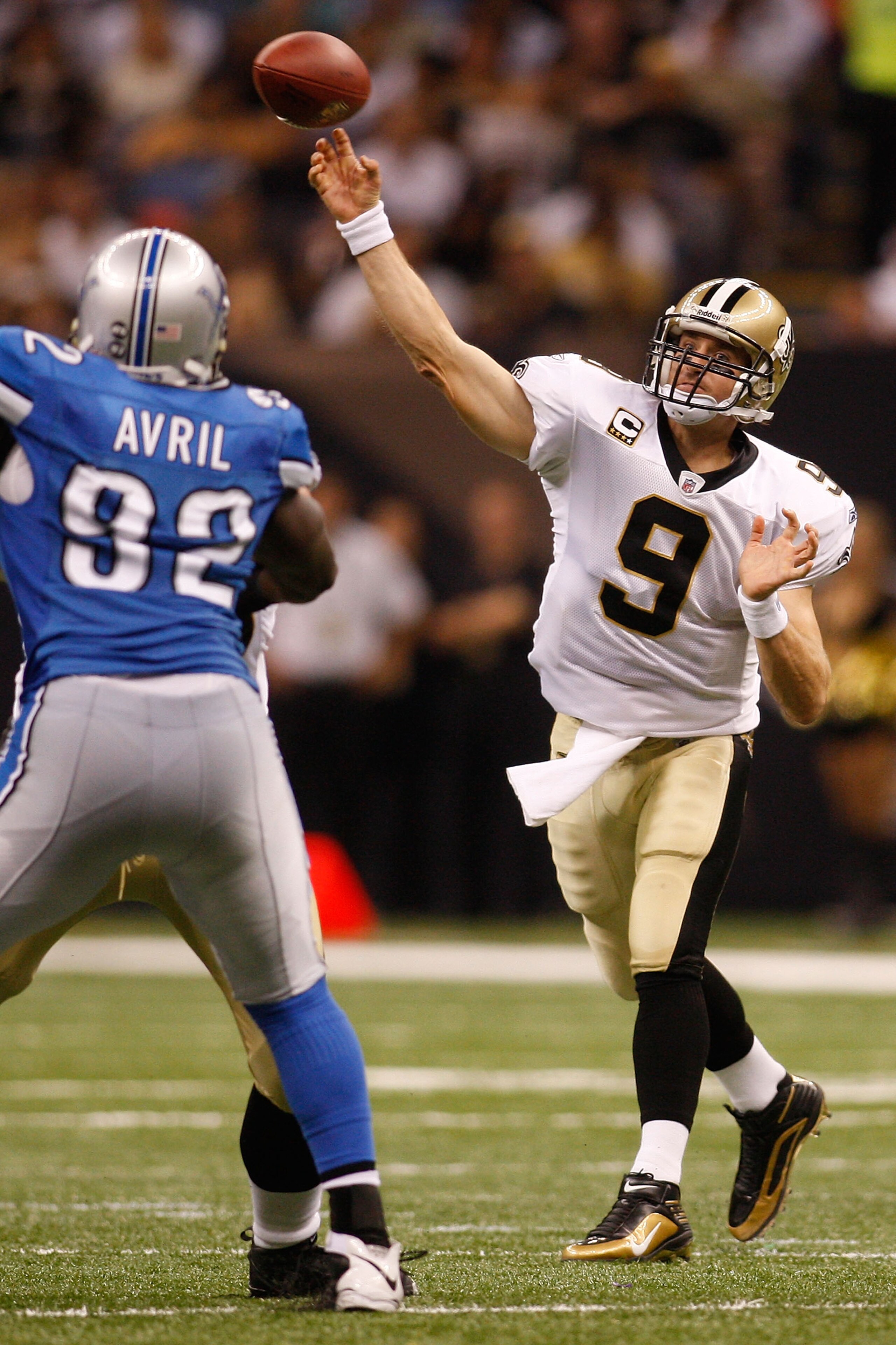 NEW ORLEANS - SEPTEMBER 13:  Quarterback Drew Brees #9 of the New Orleans Saints throws a pass against the Detroit Lions at the Louisiana Superdome on September 13, 2009 in New Orleans, Louisiana.  (Photo by Chris Graythen/Getty Images)
