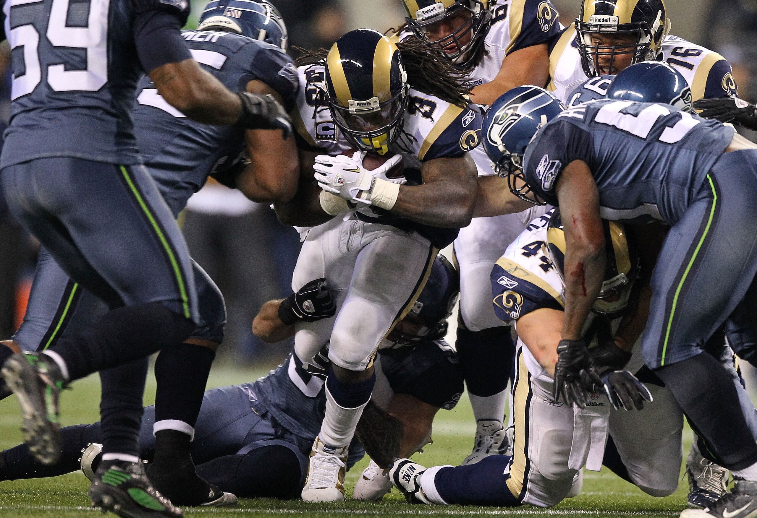 SEATTLE, WA - JANUARY 02:  Running back Steven Jackson #39 of the St. Louis Rams rushes with the ball against the Seattle Seahawks during their game at Qwest Field on January 2, 2011 in Seattle, Washington.  (Photo by Otto Greule Jr/Getty Images)