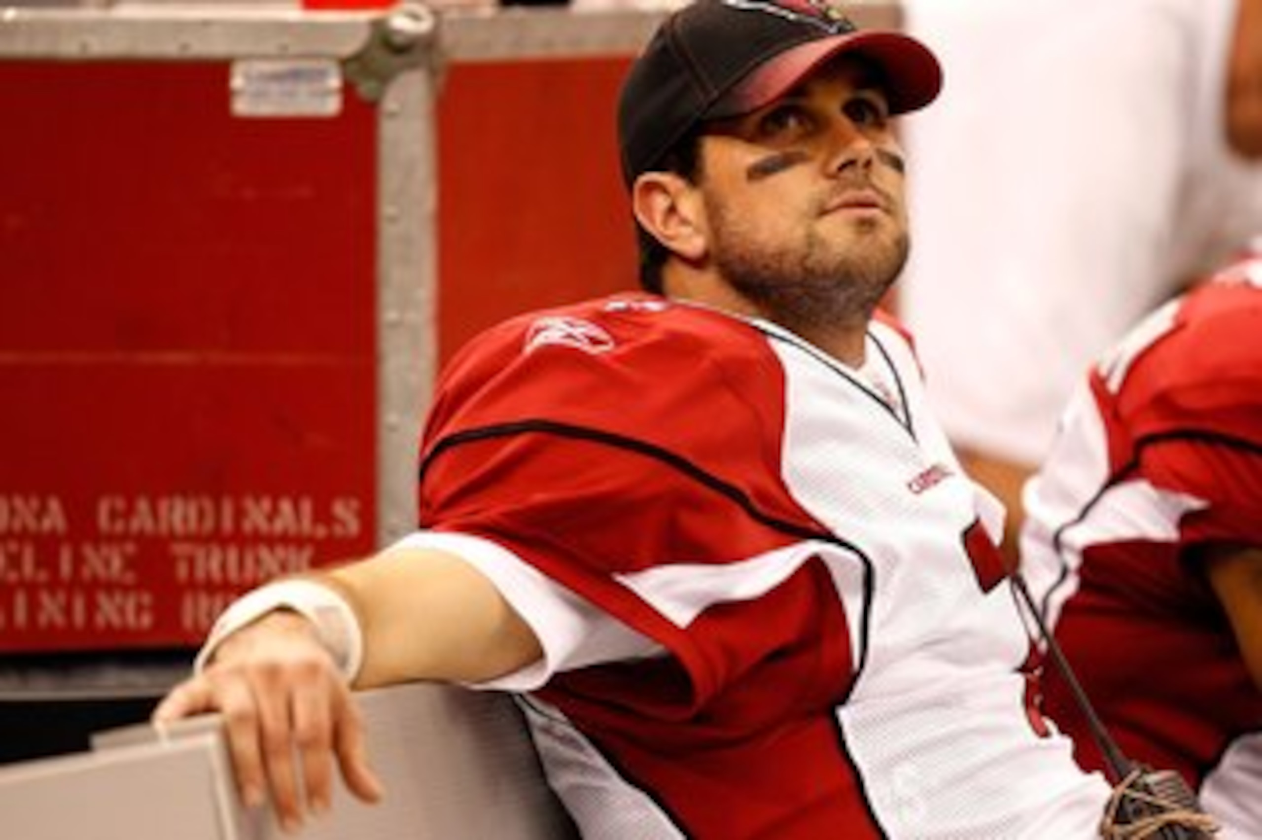 NEW ORLEANS - JANUARY 16:  Quarterback Matt Leinart #7 of the Arizona Cardinals looks on from the bench against the New Orleans Saints during the NFC Divisional Playoff Game at Louisana Superdome on January 16, 2010 in New Orleans, Louisiana. The Saints w