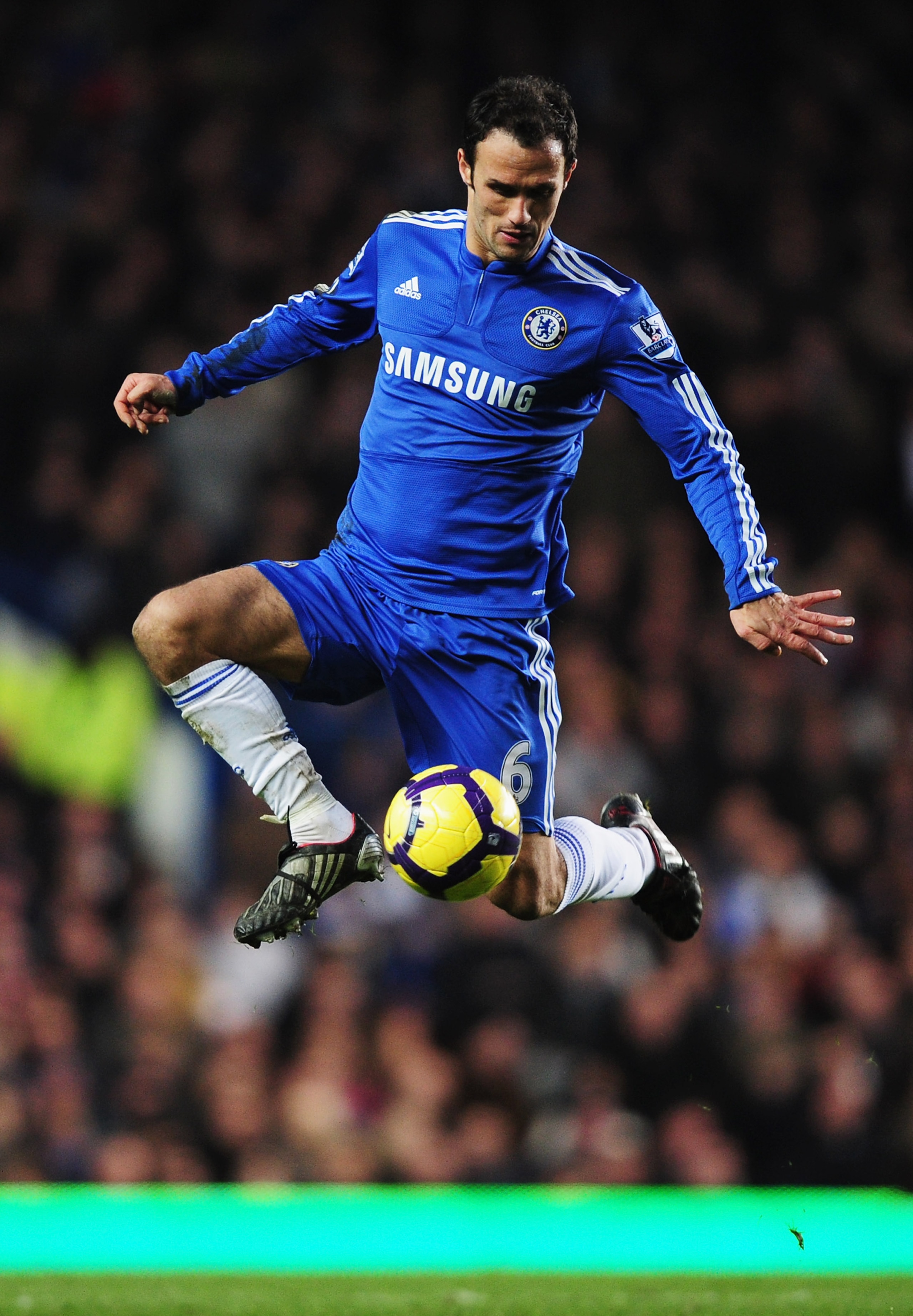 LONDON, ENGLAND - DECEMBER 28:  Ricardo Carvalho of Chelsea in action during the Barclays Premier League match between Chelsea and Fulham at Stamford Bridge on December 28, 2009 in London, England.  (Photo by Clive Mason/Getty Images)