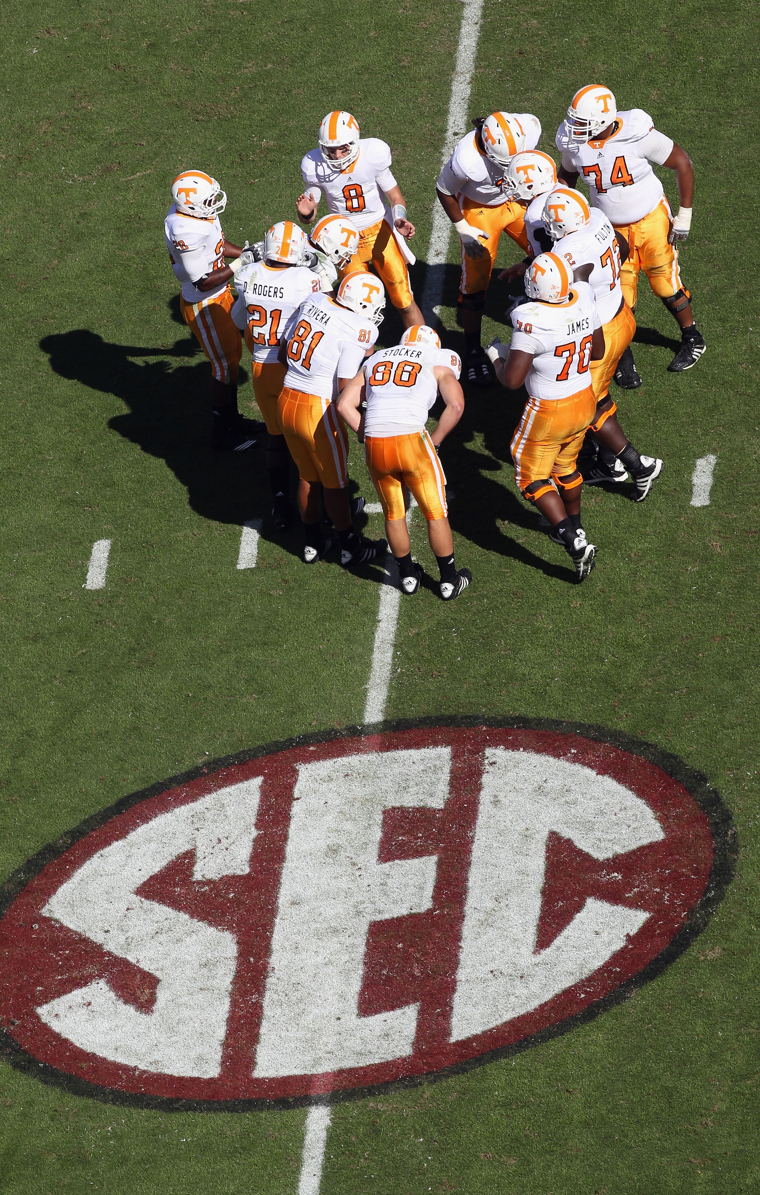 COLUMBIA, SC - OCTOBER 30: Tyler Bray #8 of the Tennessee Volunteers huddles with his team against the South Carolina Gamecocks during their game at Williams-Brice Stadium on October 30, 2010 in Columbia, South Carolina. (Photo by Streeter Lecka/Getty I COLUMBIA, SC - OCTOBER 30: Tyler Bray #8 of the Tennessee Volunteers huddles with his team against the South Carolina Gamecocks during their game at Williams-Brice Stadium on October 30, 2010 in Columbia, South Carolina. (Photo by Streeter Lecka/Getty I