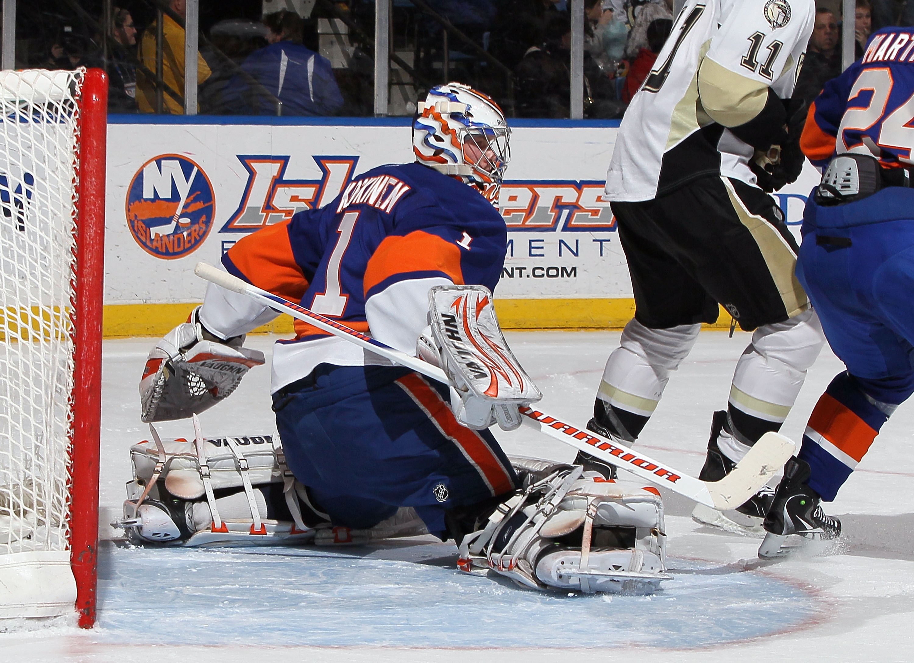 Montoya gets shutout in first start since '09 as Islanders top