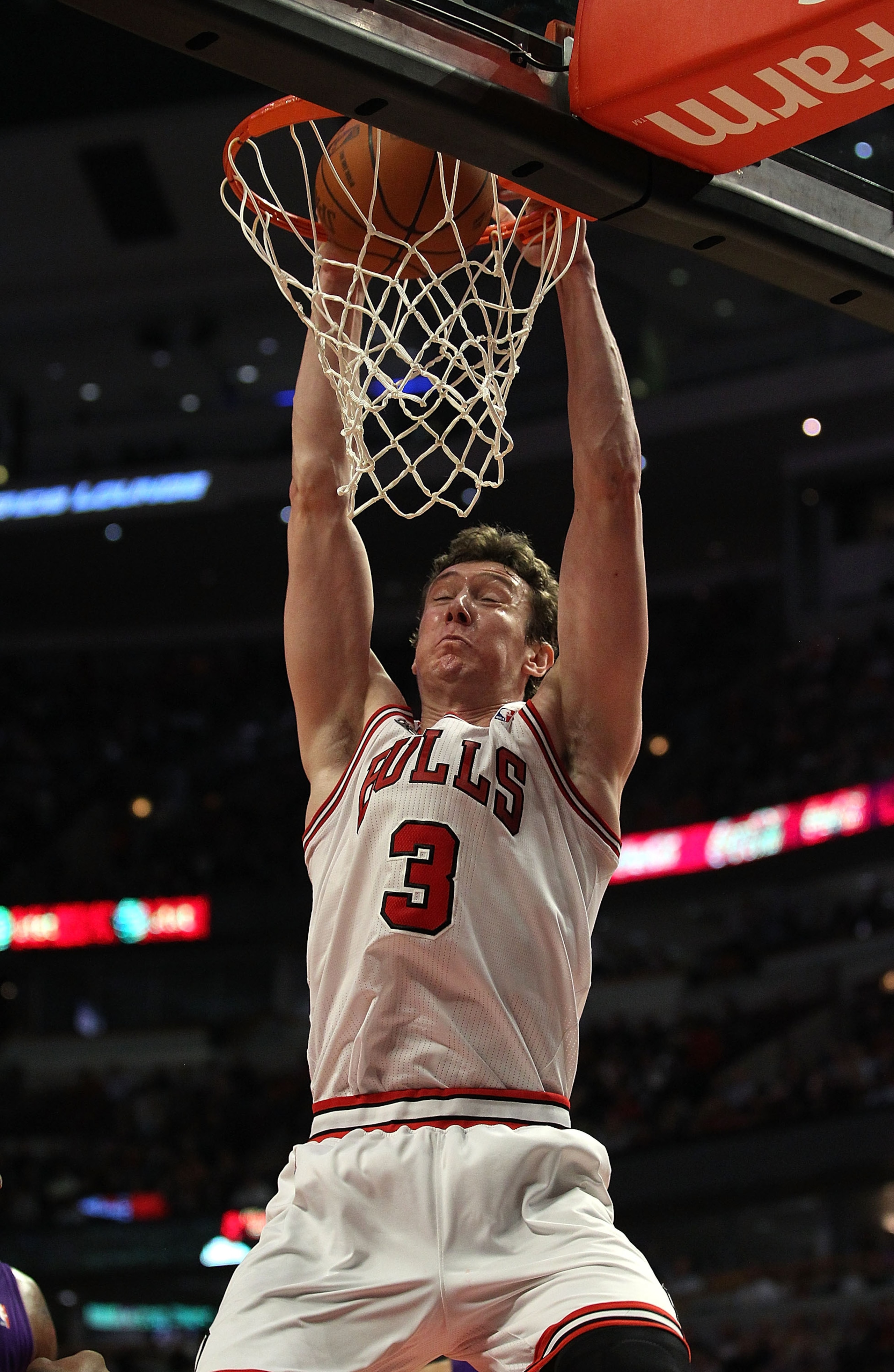 CHICAGO, IL - MARCH 21: Omer Asik #3 of the Chicago Bulls goes up for a dunk against the Sacramento Kings at the United Center on March 21, 2011 in Chicago, Illinois. The Bulls defeated the Kings 132-92. NOTE TO USER: User expressly acknowledges and agree CHICAGO, IL - MARCH 21: Omer Asik #3 of the Chicago Bulls goes up for a dunk against the Sacramento Kings at the United Center on March 21, 2011 in Chicago, Illinois. The Bulls defeated the Kings 132-92. NOTE TO USER: User expressly acknowledges and agree