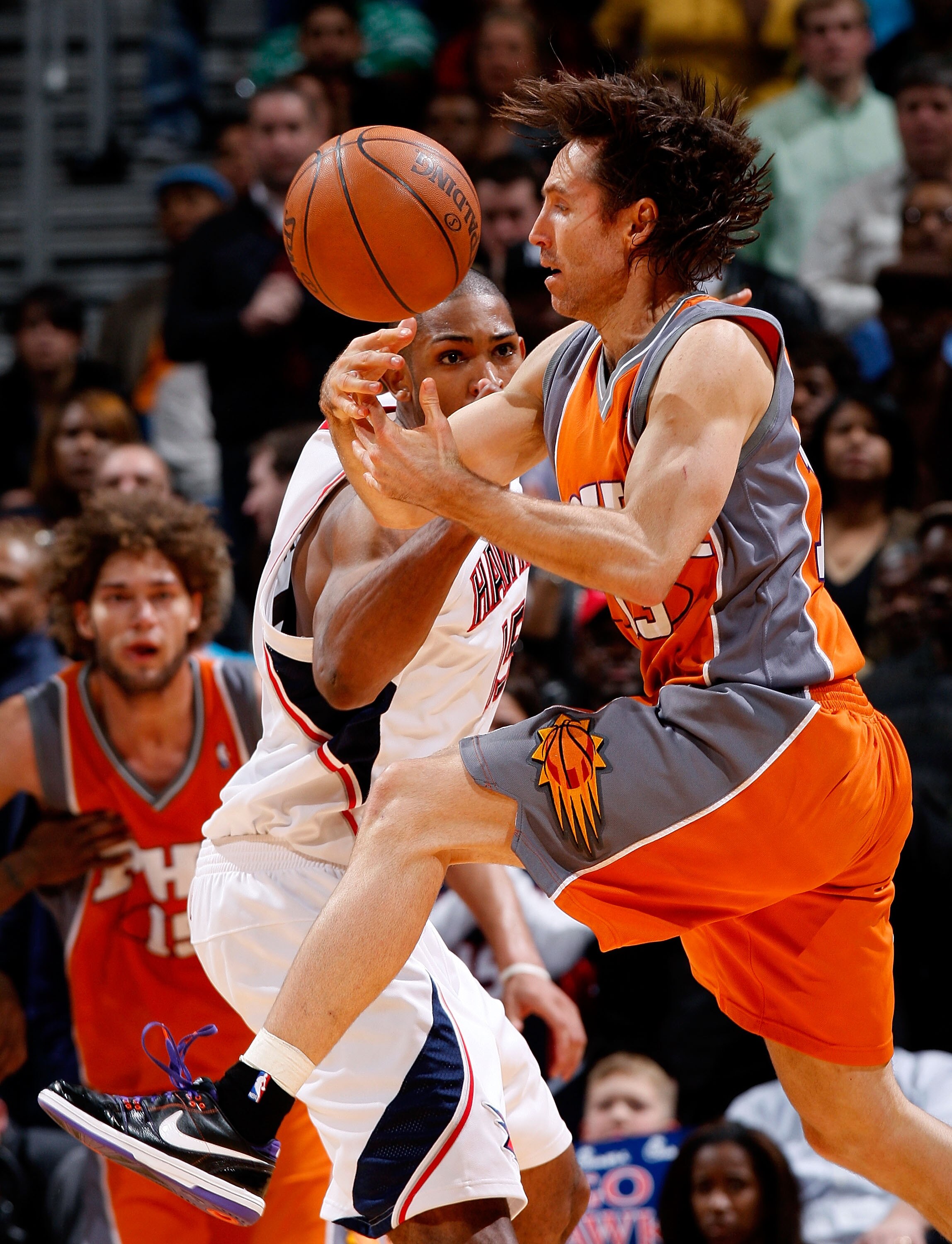ATLANTA - JANUARY 15:  Al Horford #15 of the Atlanta Hawks strips the ball from Steve Nash #13 of the Phoenix Suns at Philips Arena on January 15, 2010 in Atlanta, Georgia.  NOTE TO USER: User expressly acknowledges and agrees that, by downloading and/or