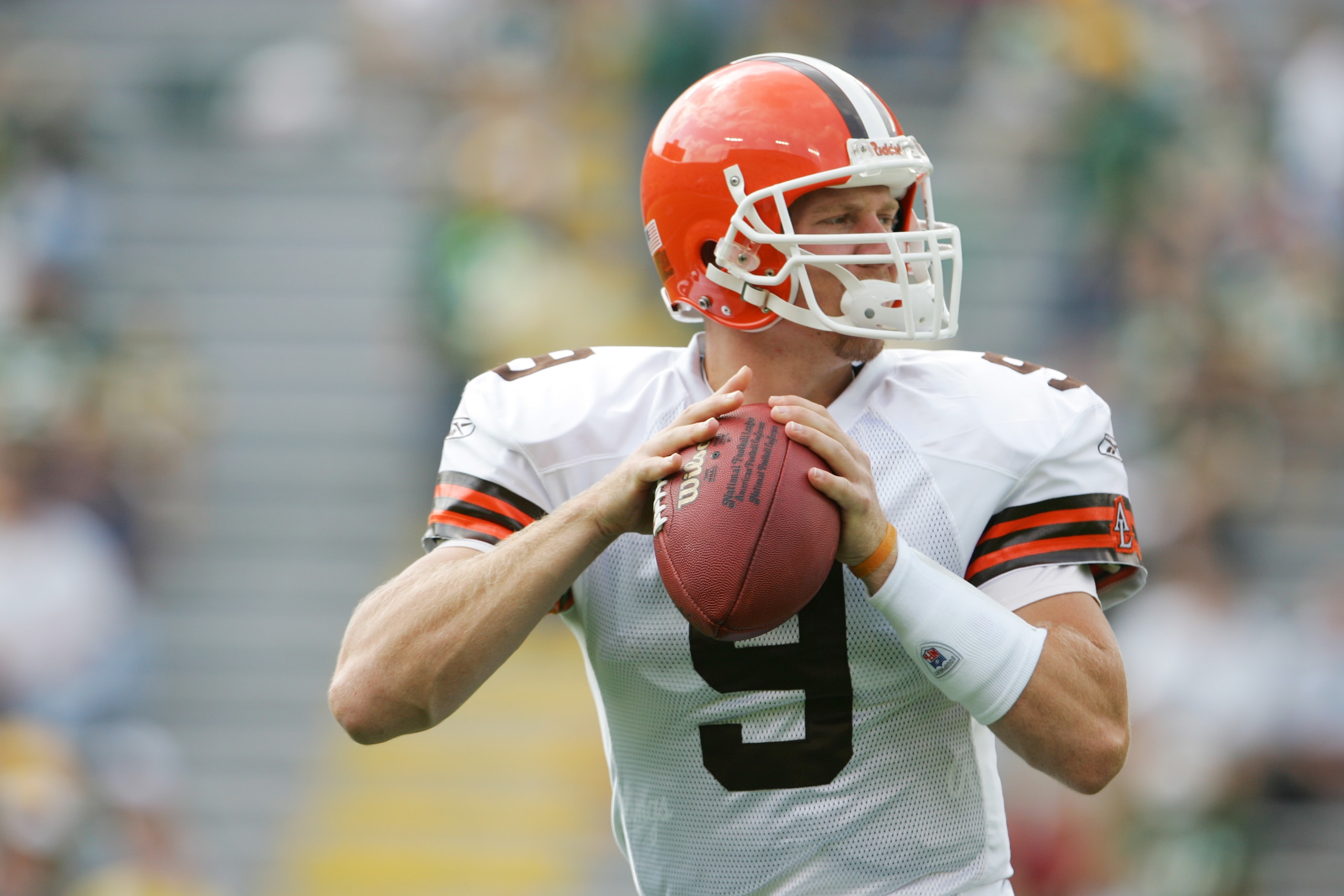GREEN BAY , WI - SEPTEMBER 18:  Quarterback Charlie Frye #9 of the Cleveland Browns warms up against the Green Bay Packers at Lambeau Field on September 18, 2005 in Green Bay, Wisconsin. The Browns defeated the Packers 26-24. (Photo by Jeff Gross/Getty Im
