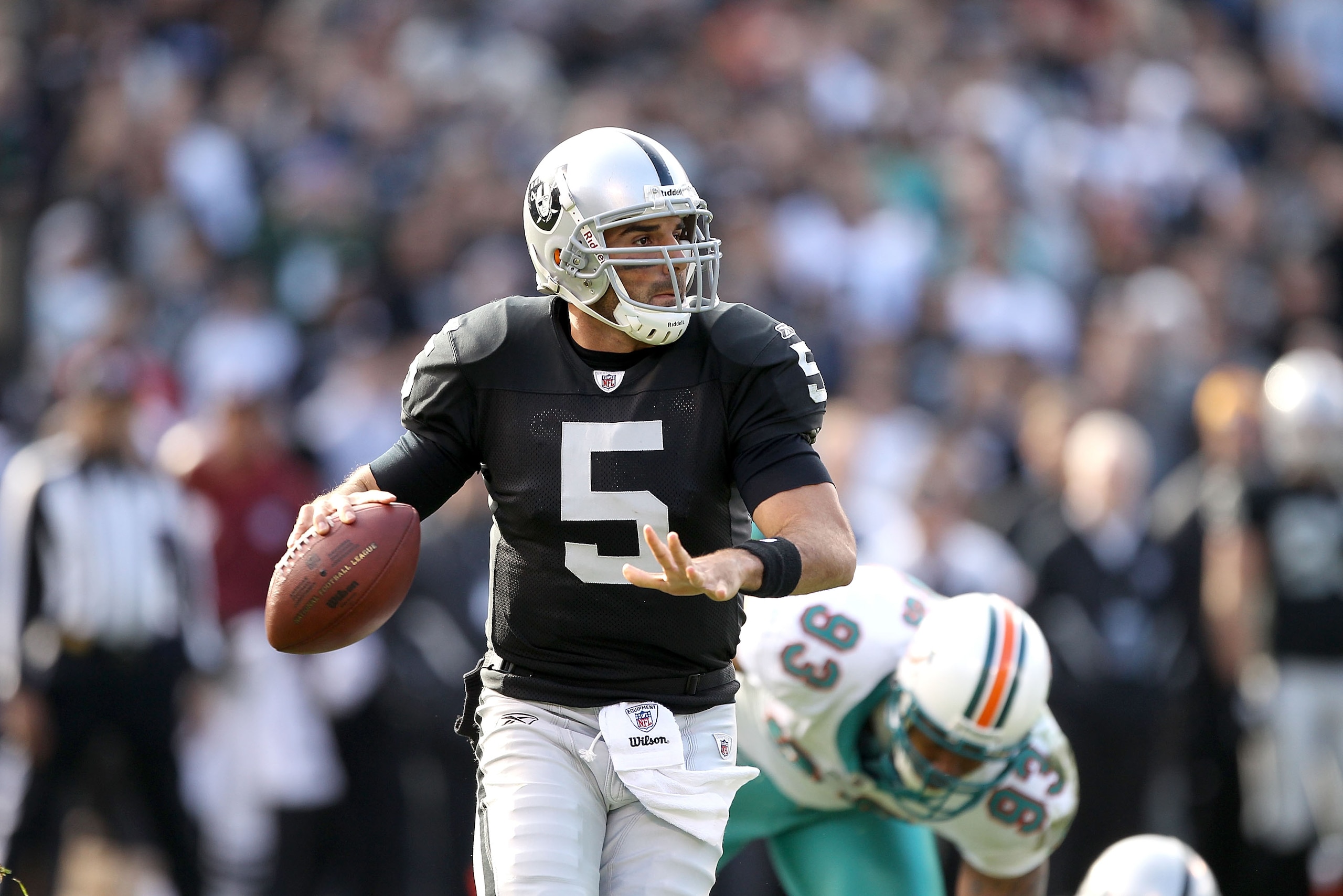 OAKLAND, CA - NOVEMBER 28:  Bruce Gradkowski #5 of the Oakland Raiders in action against the Miami Dolphins at Oakland-Alameda County Coliseum on November 28, 2010 in Oakland, California.  (Photo by Ezra Shaw/Getty Images)
