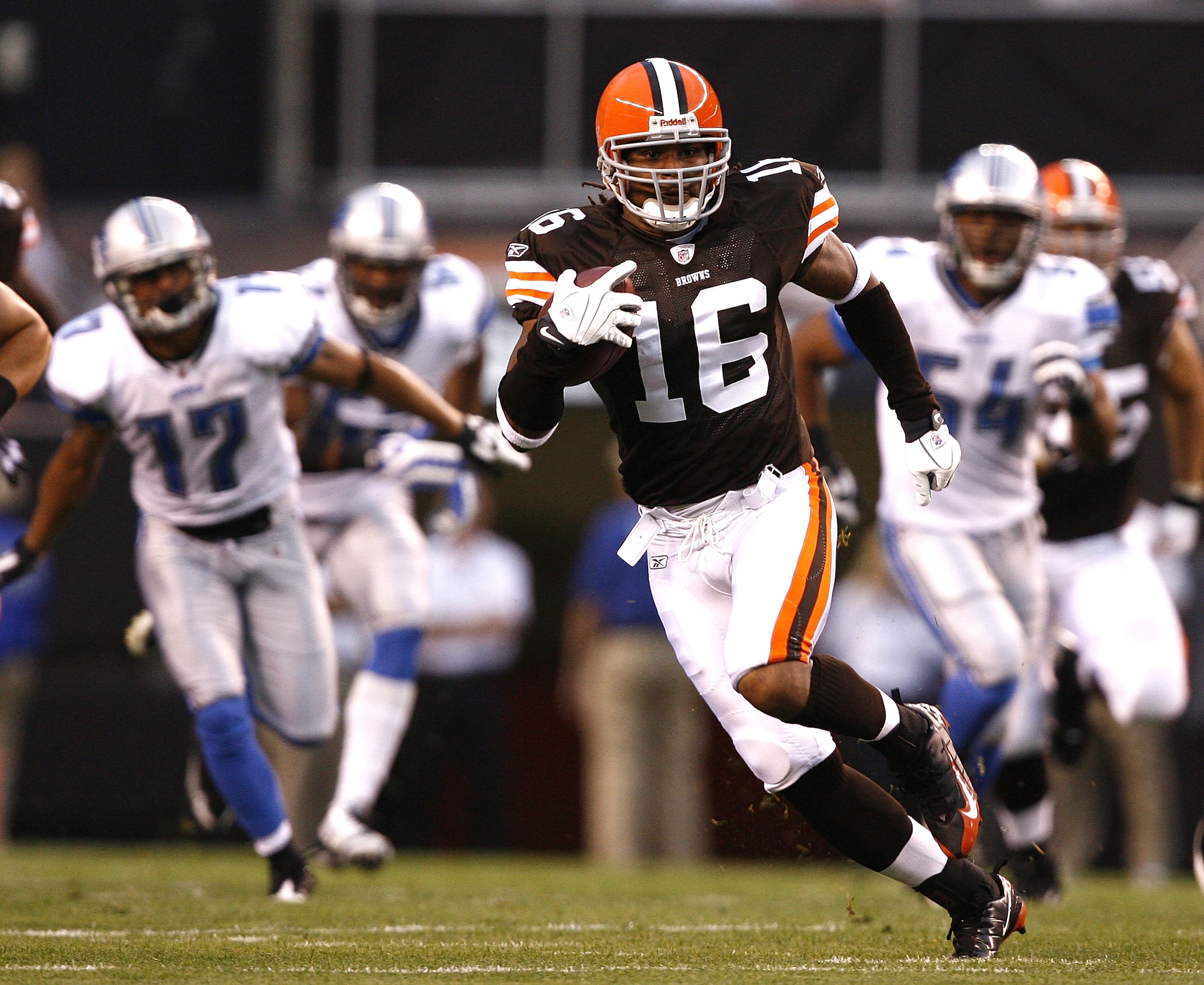 CLEVELAND - AUGUST 22:  Joshua Cribbs #16 of the Cleveland Browns returns a punt against the Detroit Lions during the first quarter of their NFL game in Cleveland Browns Stadium on August 22, 2009 in Cleveland, Ohio.  (Photo by Matt Sullivan/Getty Images)