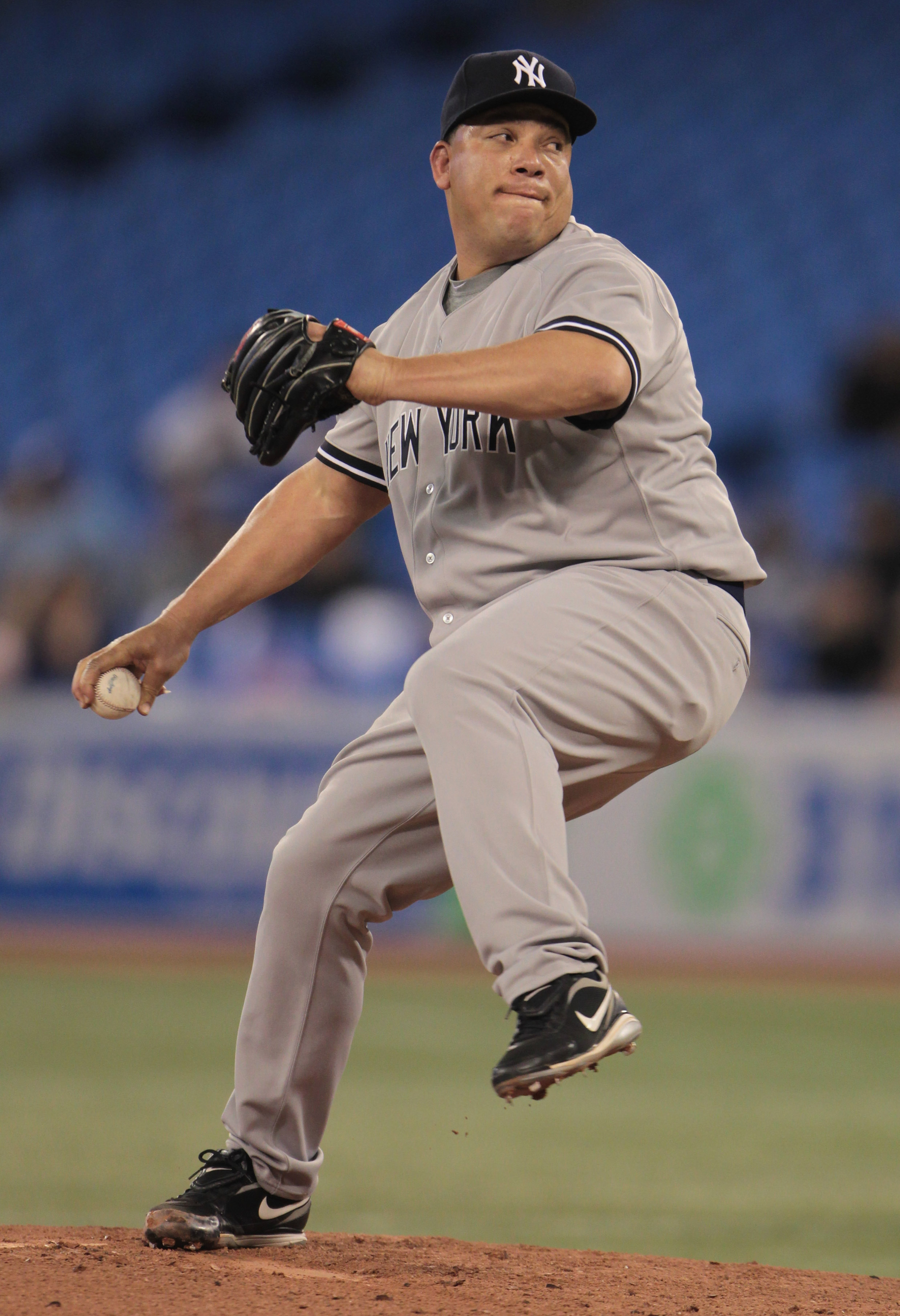 Bartolo Colon #40 - Game Used Road Grey Jersey - Colon Pitches 8