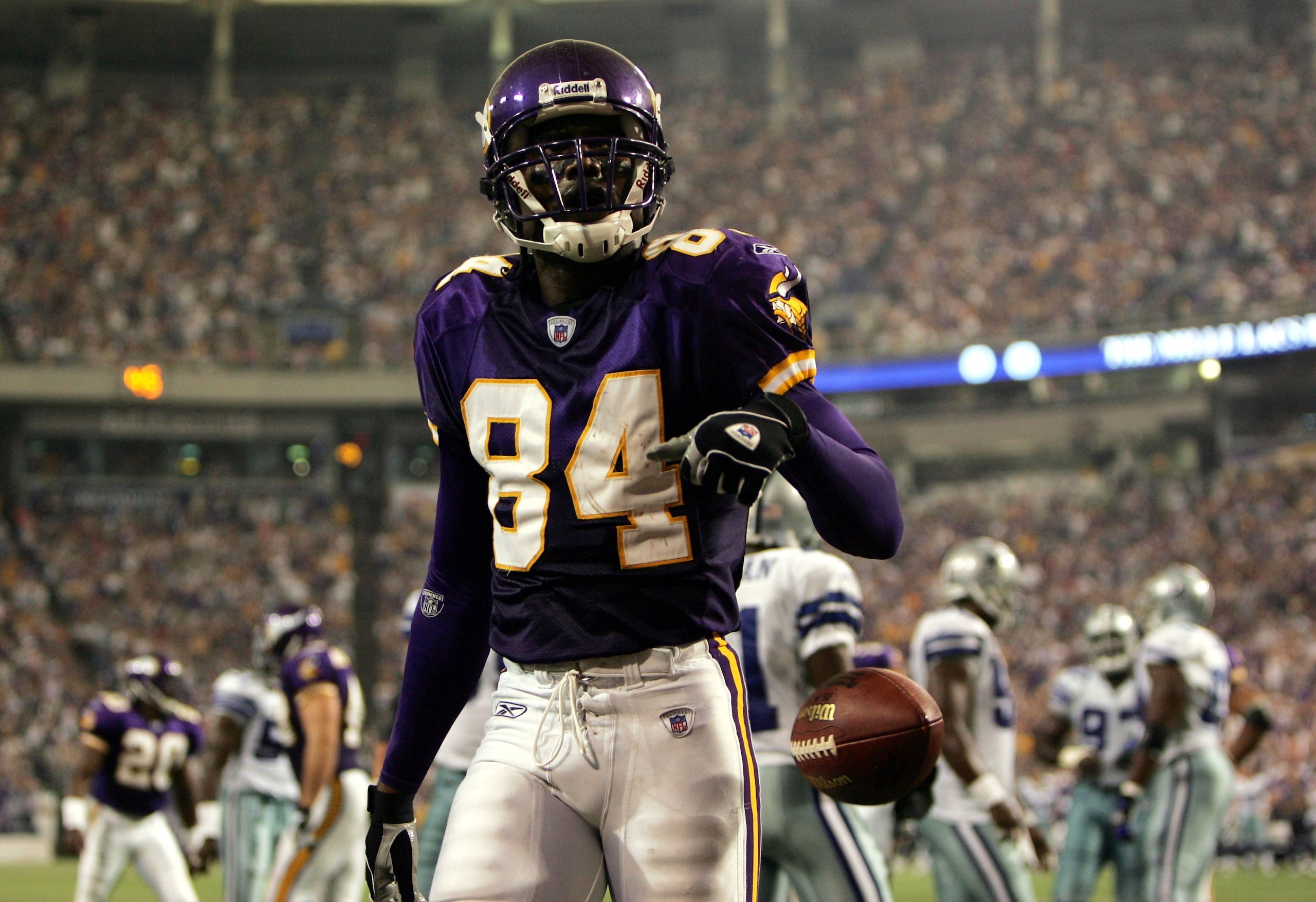 MINNEAPOLIS - SEPTEMBER 12:  Wide receiver Randy Moss #84 of the Minnesota Vikings looks up into the crowd after scoring a touchdown against the Dallas Cowboys on September 12, 2004 at Hubert H. Humphrey Metrodome in Minneapolis, Minnesota. The Vikings wo