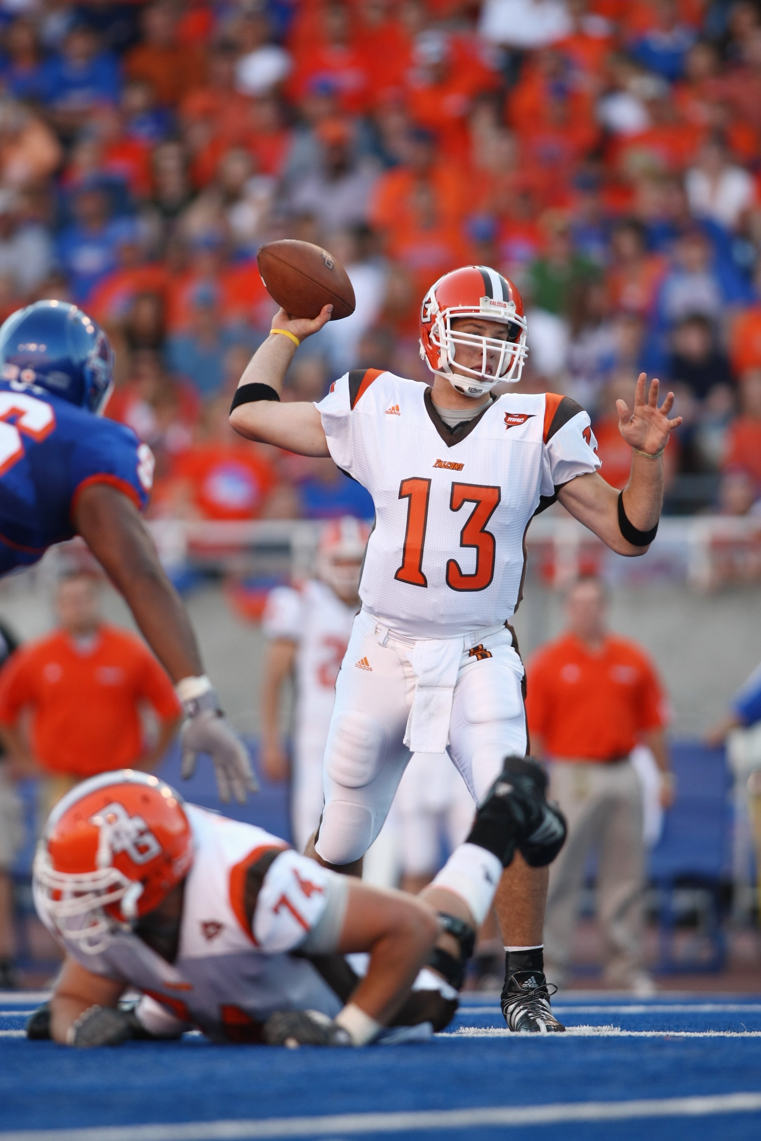 BOISE , ID - SEPTEMBER 13:  Quarterback Tyler Sheehan #13 of the Bowling Green Falcons throws the ball against the Boise State Broncos at Bronco Stadium on September 13, 2008 in Boise, Idaho.  (Photo by Jonathan Ferrey/Getty Images)