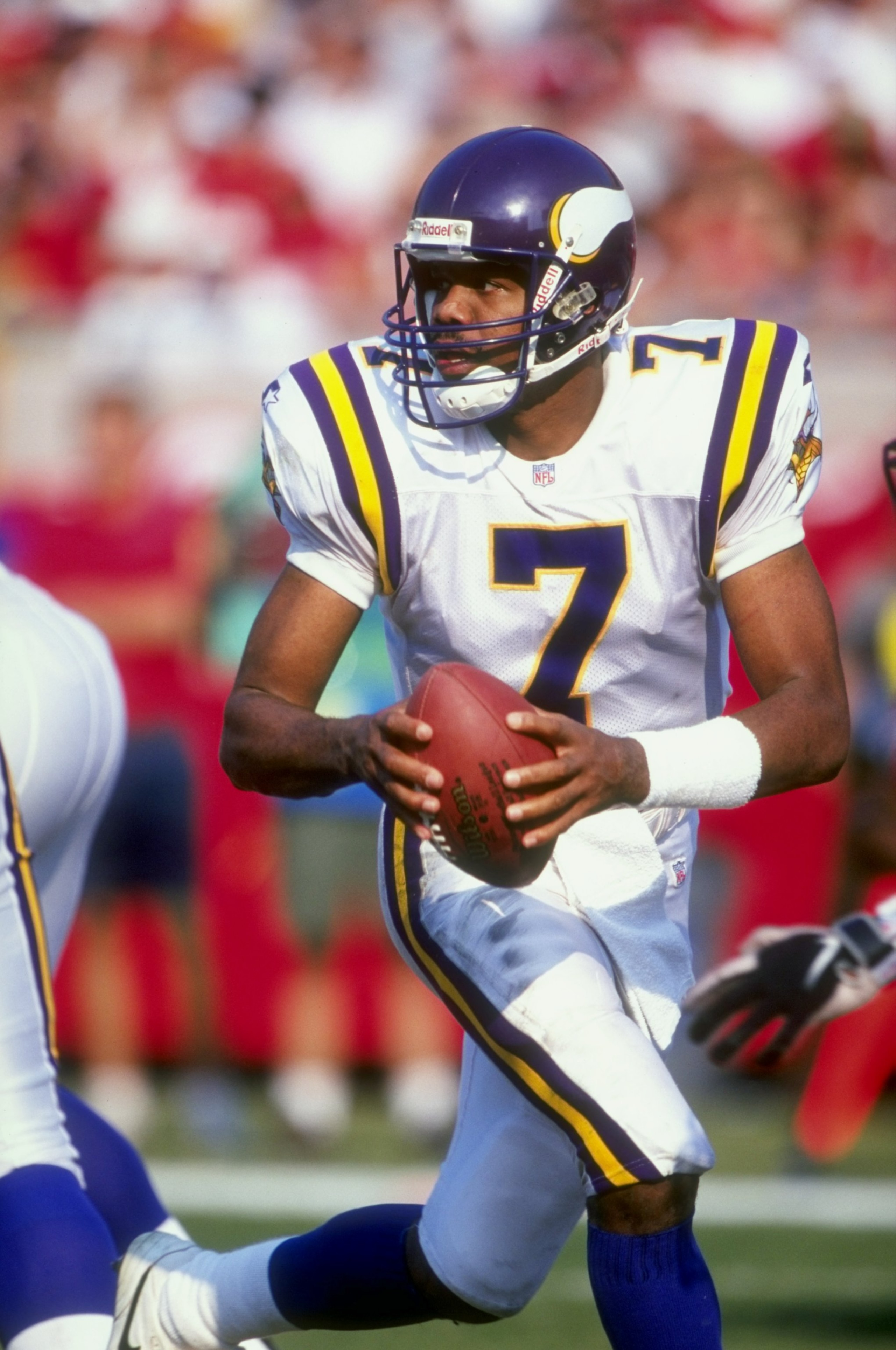 1 Nov 1998:  Quarterback Randall Cunningham #7 of the Minnesota Vikings in action during the game against the Tampa Bay Buccaneers at the Raymond James Stadium in Tampa, Florida. The Buccaneers defeated the Vikings 27-24. Mandatory Credit: Tom Hauck  /All