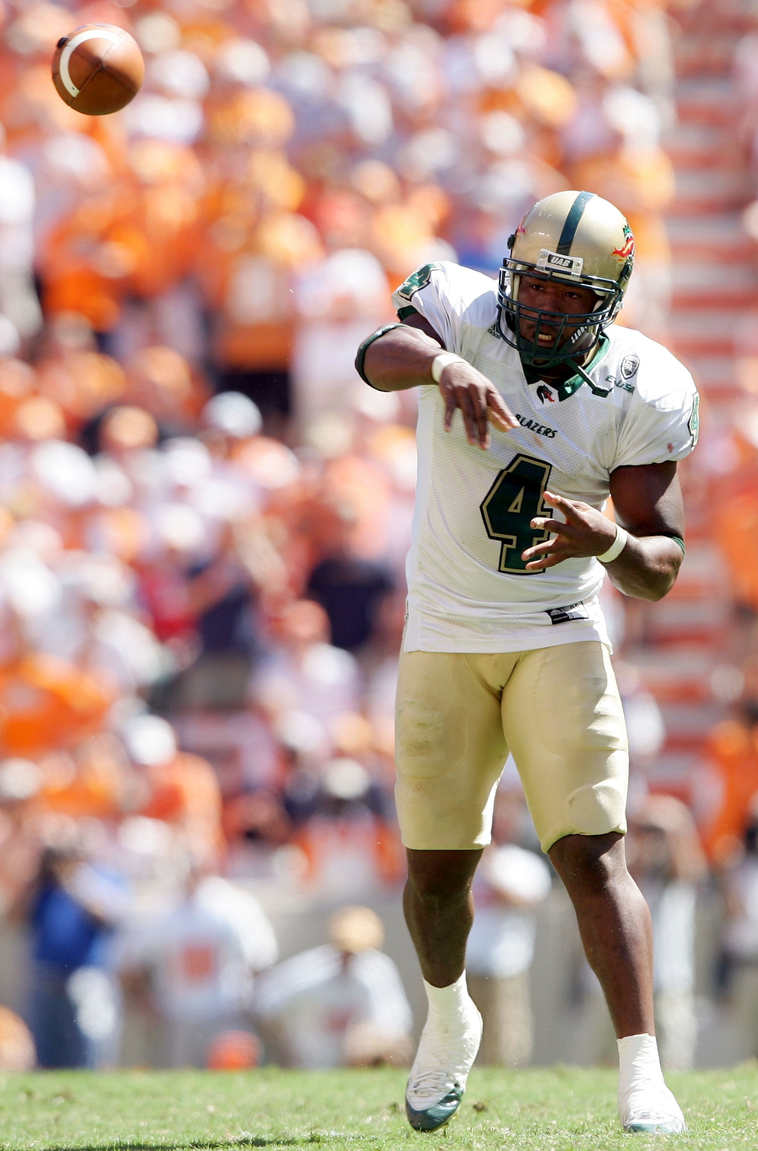 KNOXVILLE, TN - SEPTEMBER 3:  Quarterback Darrell Hackney #4 of UAB passes the ball in the second half against Tennessee on September 3, 2005  at Neyland Stadium in Knoxville, Tennessee. The Volunteers defeated UAB 17-10.  (Photo by Elsa/Getty Images)