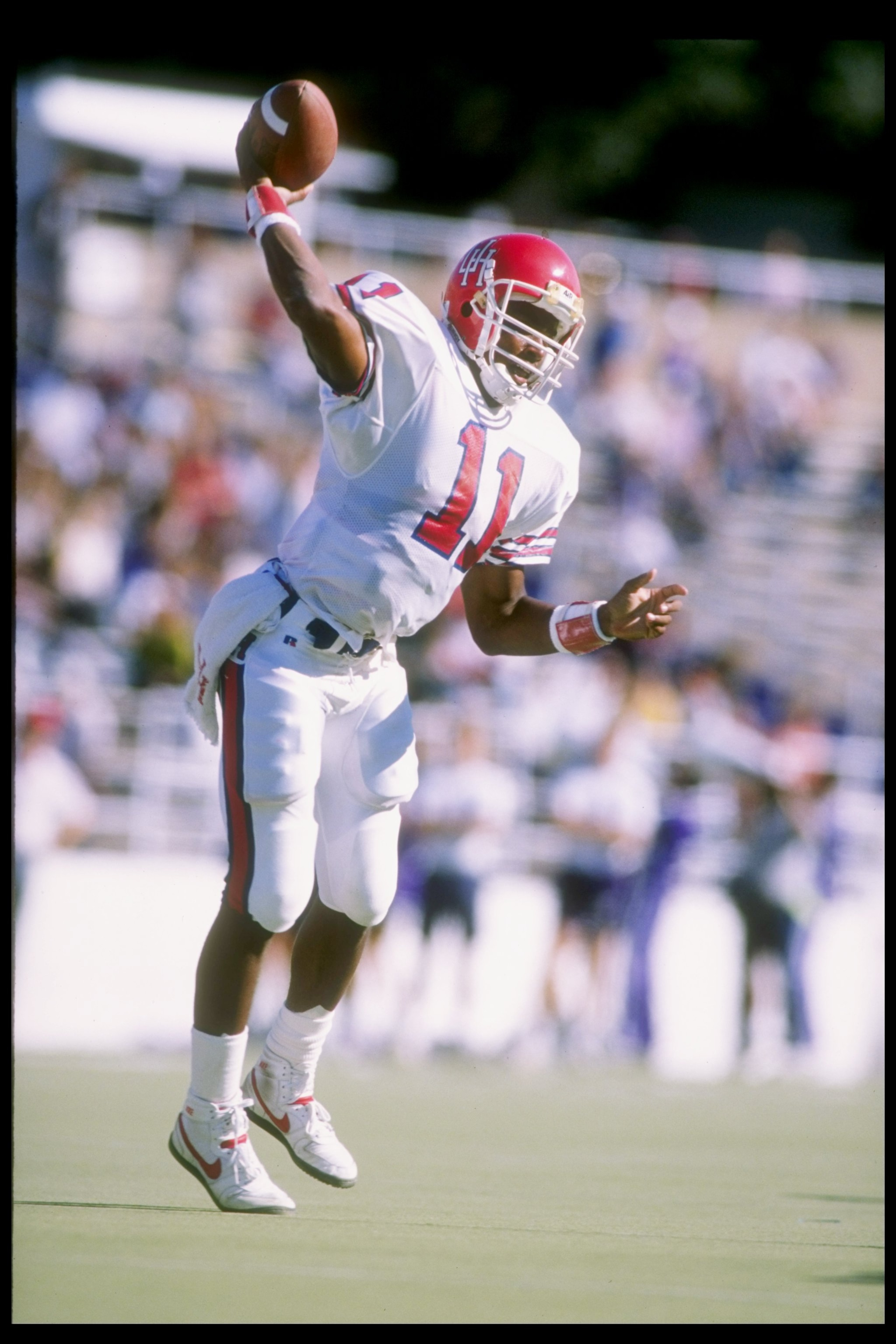 4 Nov 1989: Quarterback Andre Ware #11 of the Houston Cougars in action during a game against the Texas Christian Horned Frogs. The Houston Cougars won the game 55-10.
