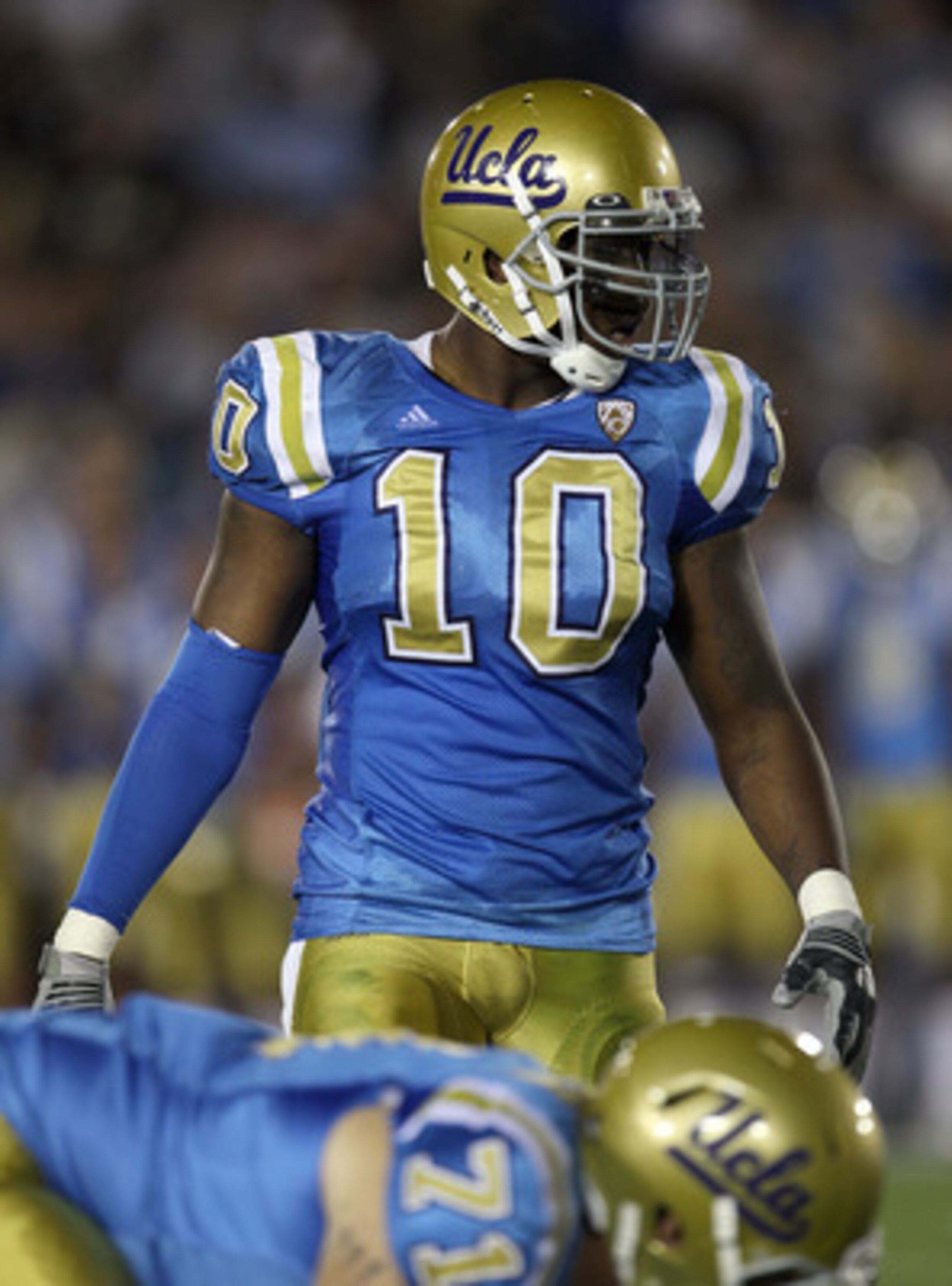 PASADENA, CA - SEPTEMBER 18: Linebacker Akeem Ayers #10 of the UCLA Bruins in the game with the Houston Cougars at the Rose Bowl on September 18, 2010 in Pasadena, California. UCLA won 31-13. (Photo by Stephen Dunn/Getty Images) PASADENA, CA - SEPTEMBER 18: Linebacker Akeem Ayers #10 of the UCLA Bruins in the game with the Houston Cougars at the Rose Bowl on September 18, 2010 in Pasadena, California. UCLA won 31-13. (Photo by Stephen Dunn/Getty Images)