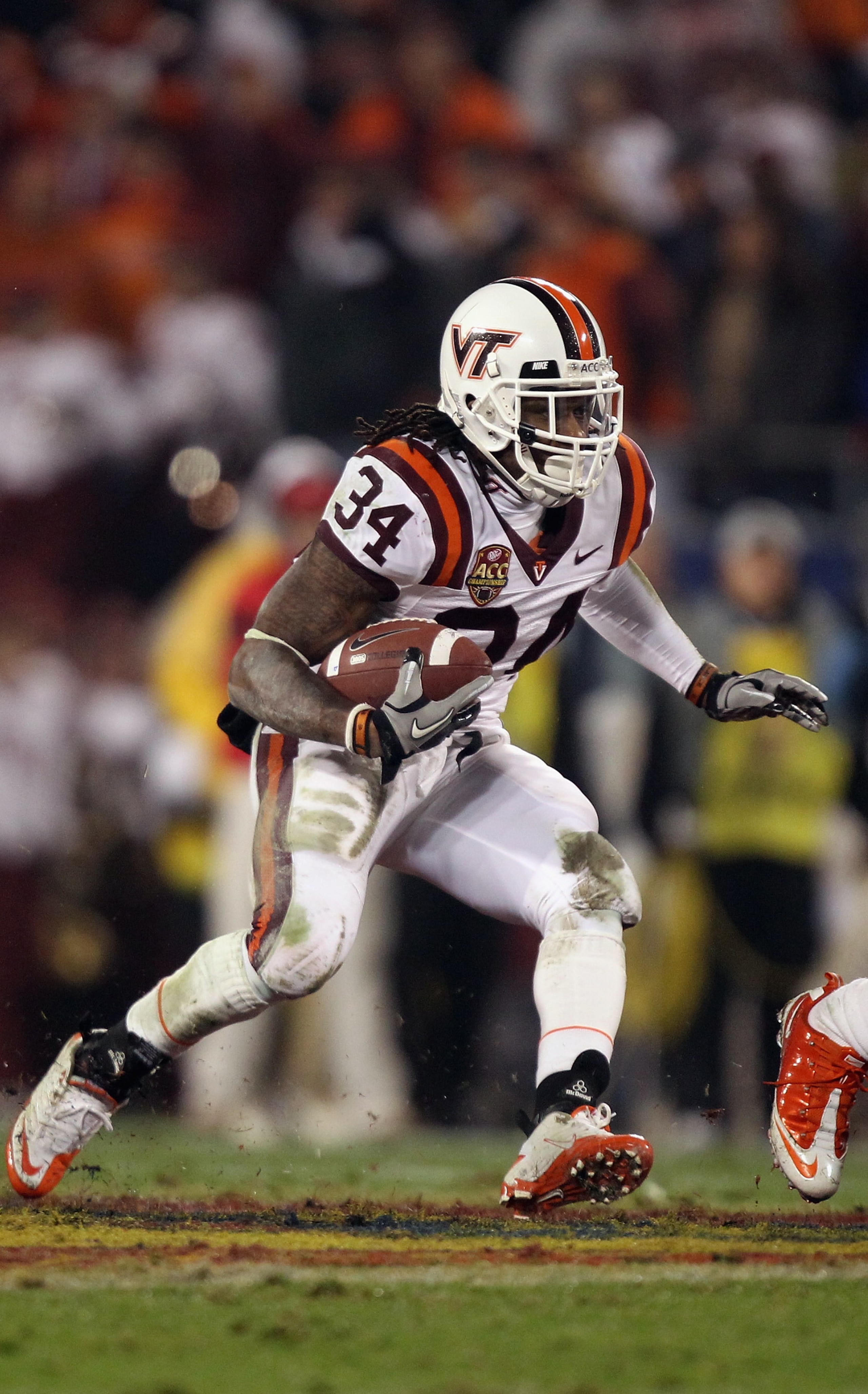CHARLOTTE, NC - DECEMBER 04:  Ryan Williams #34 of the Virginia Tech Hokies against the Florida State Seminoles during their game at Bank of America Stadium on December 4, 2010 in Charlotte, North Carolina.  (Photo by Streeter Lecka/Getty Images)