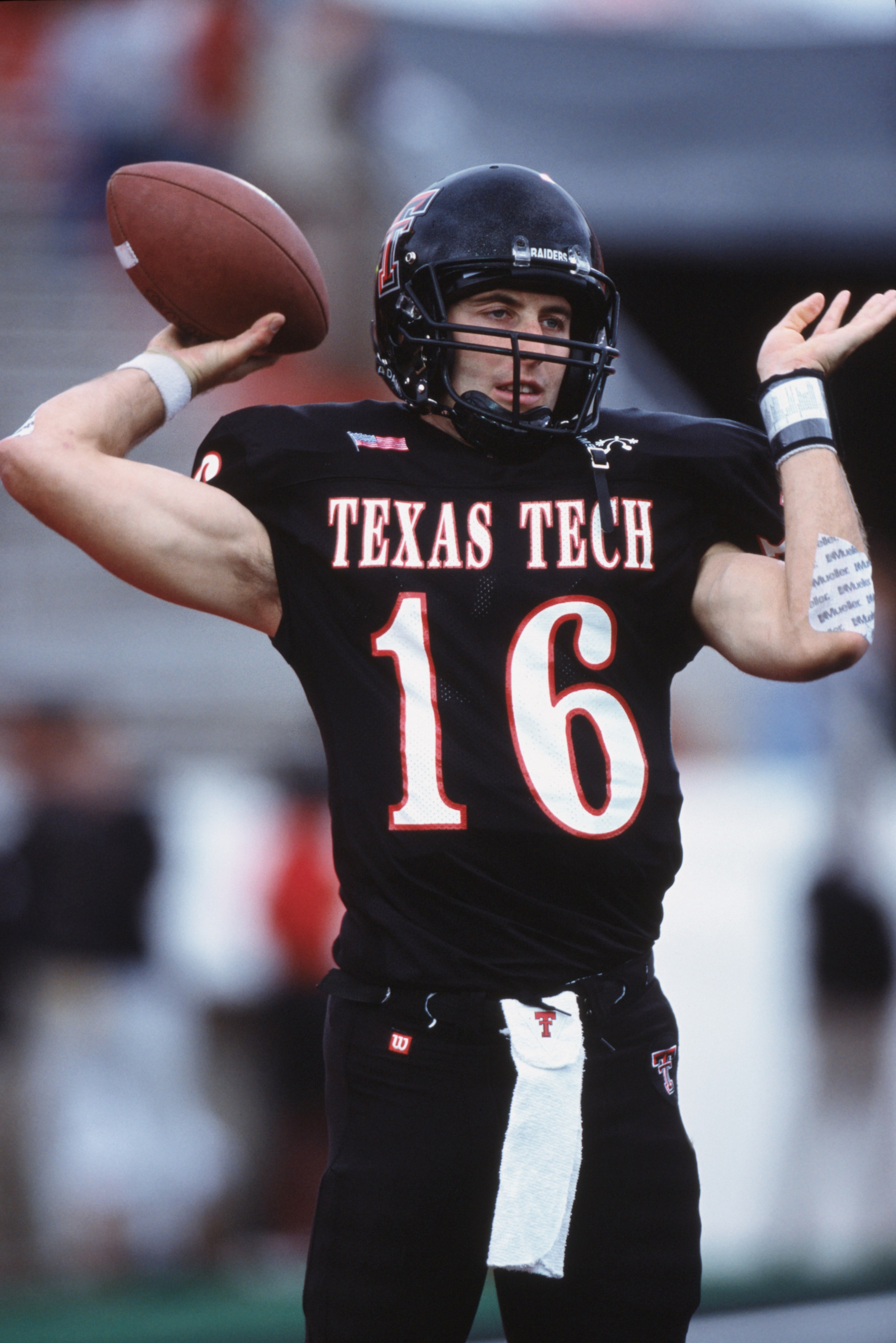 17 Nov 2001:  Quarterback Kliff Kingsbury #16 of the Texas Tech Red Raiders throws the ball during warmups before the Big 12 game against the Oklahoma Sooners at SBC Jones Stadium in Lubbock, Texas.  Oklahoma defeated Texas Tech 30-136.  Mandatory Credit: