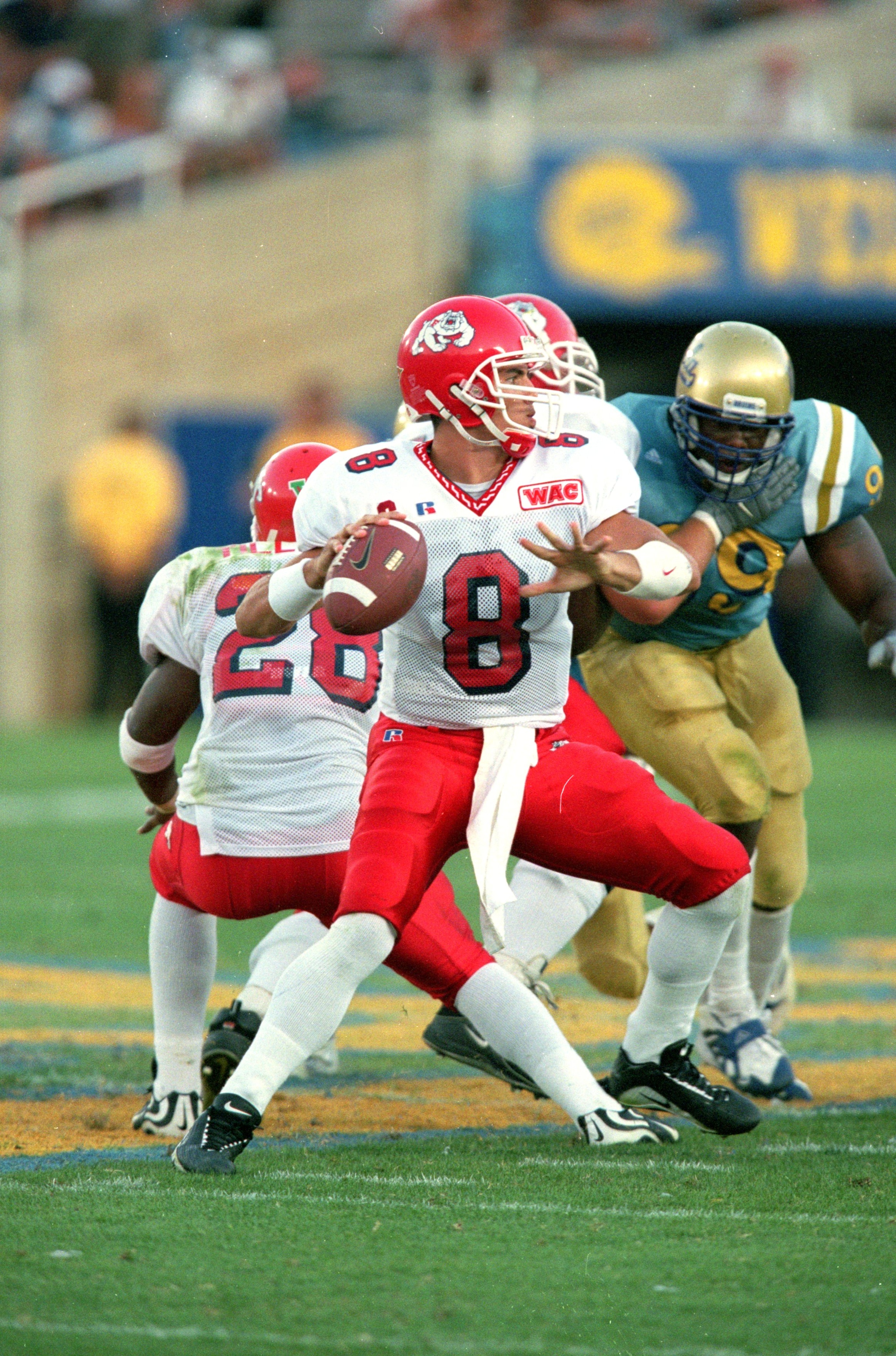 9 Sep 2000:  Quarterback David Carr #8 of the Fresno State Bulldogs looks to pass the ball during the game against the UCLA Bruins at the Rose Bowl in Pasadena, California. The Bruins defeated the Bulldogs 24-21.Mandatory Credit: Stephen Dunn  /Allsport